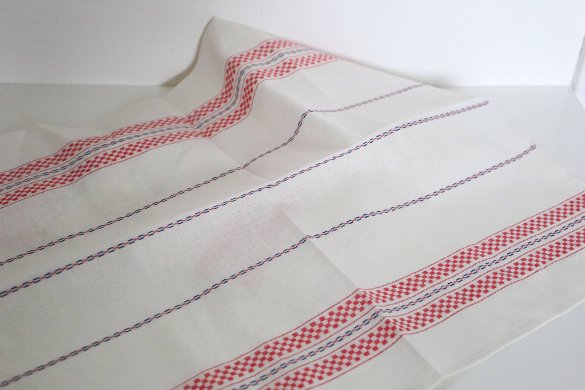 Set of 3 tea towels in mestizo, white and red, new and vintage