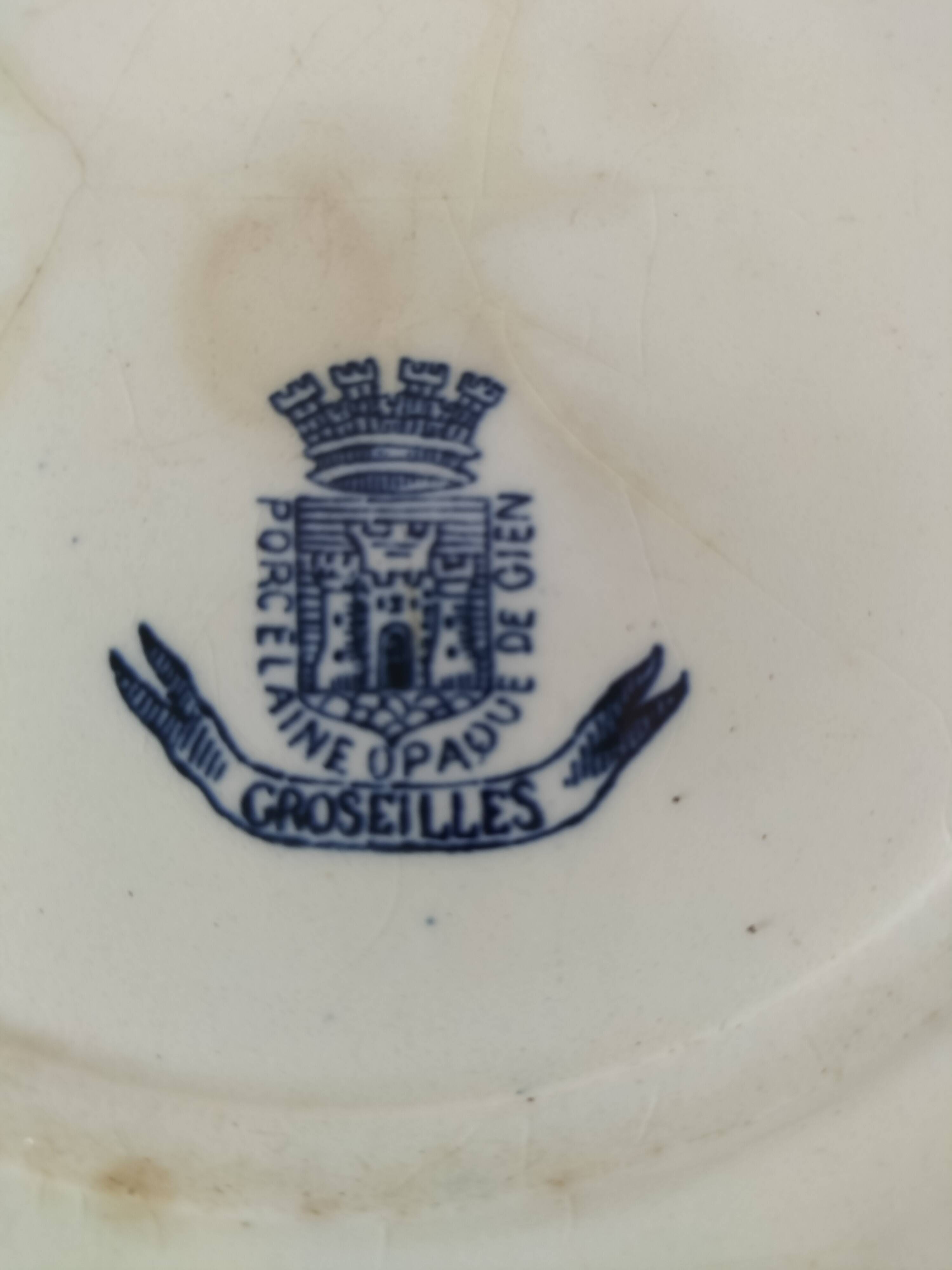 Duo of Gien plates, Groseilles model