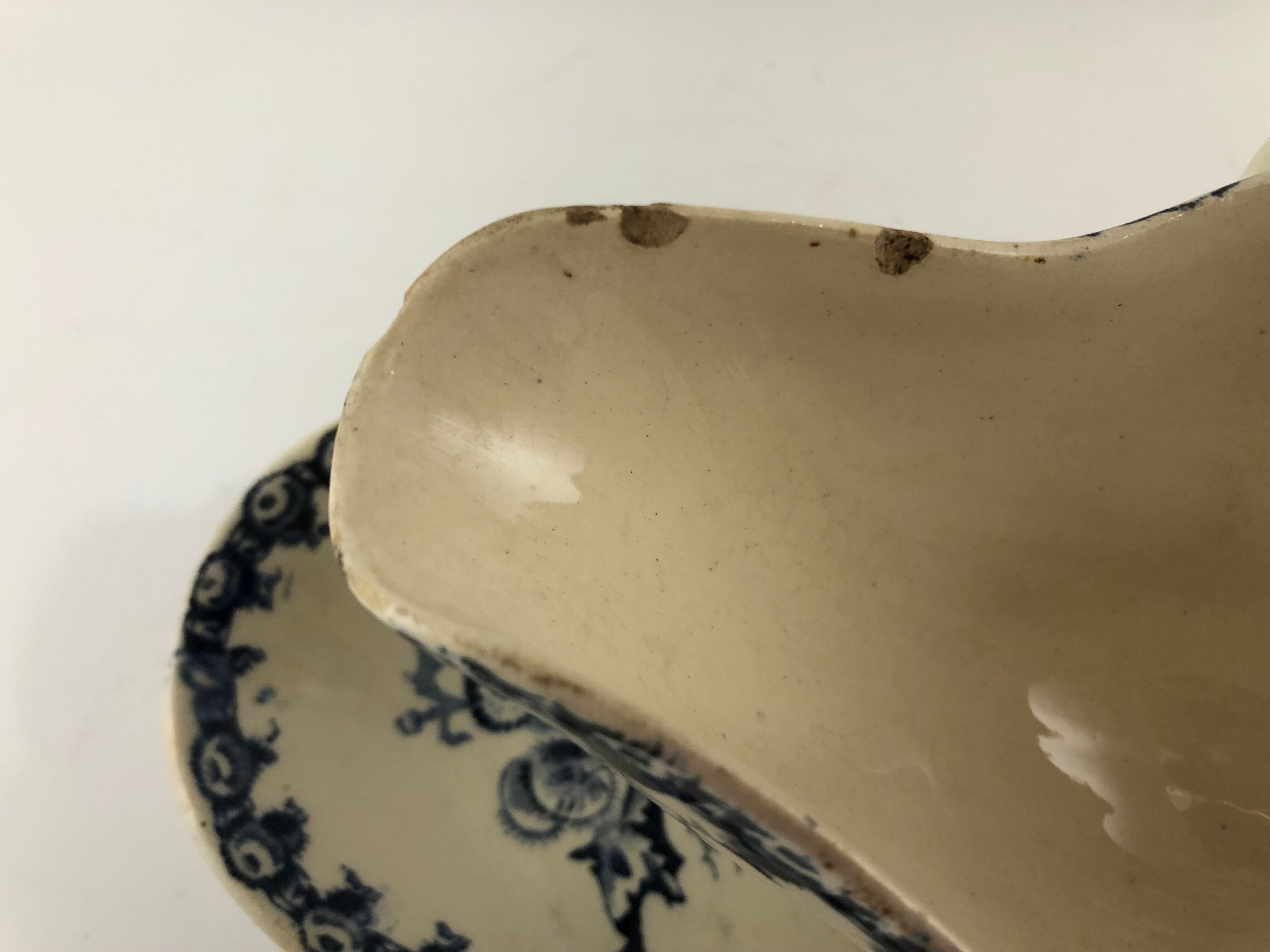Saucière Gien Modele Chardon bleu en terre de fer 19ème