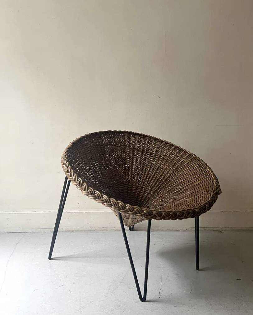 Italian basket chair in rattan and black metal, 1950s design.