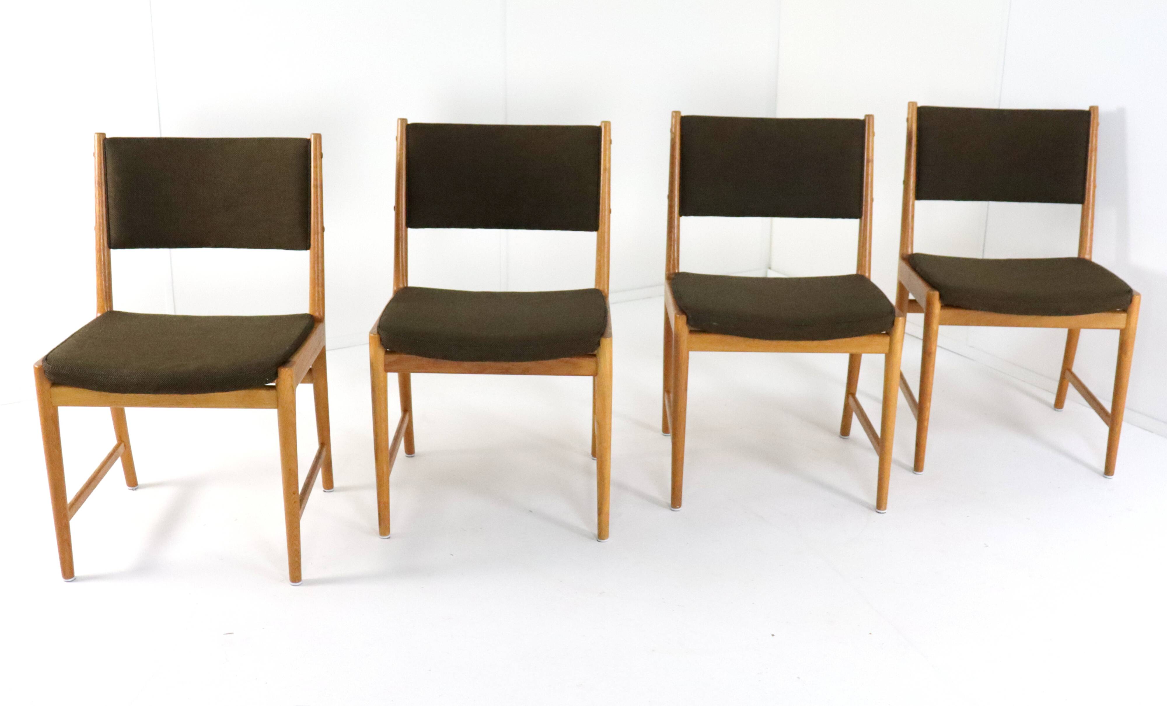 Set 4 Kai Lyngfeldt Larsen voor Soren Willasden stoelen