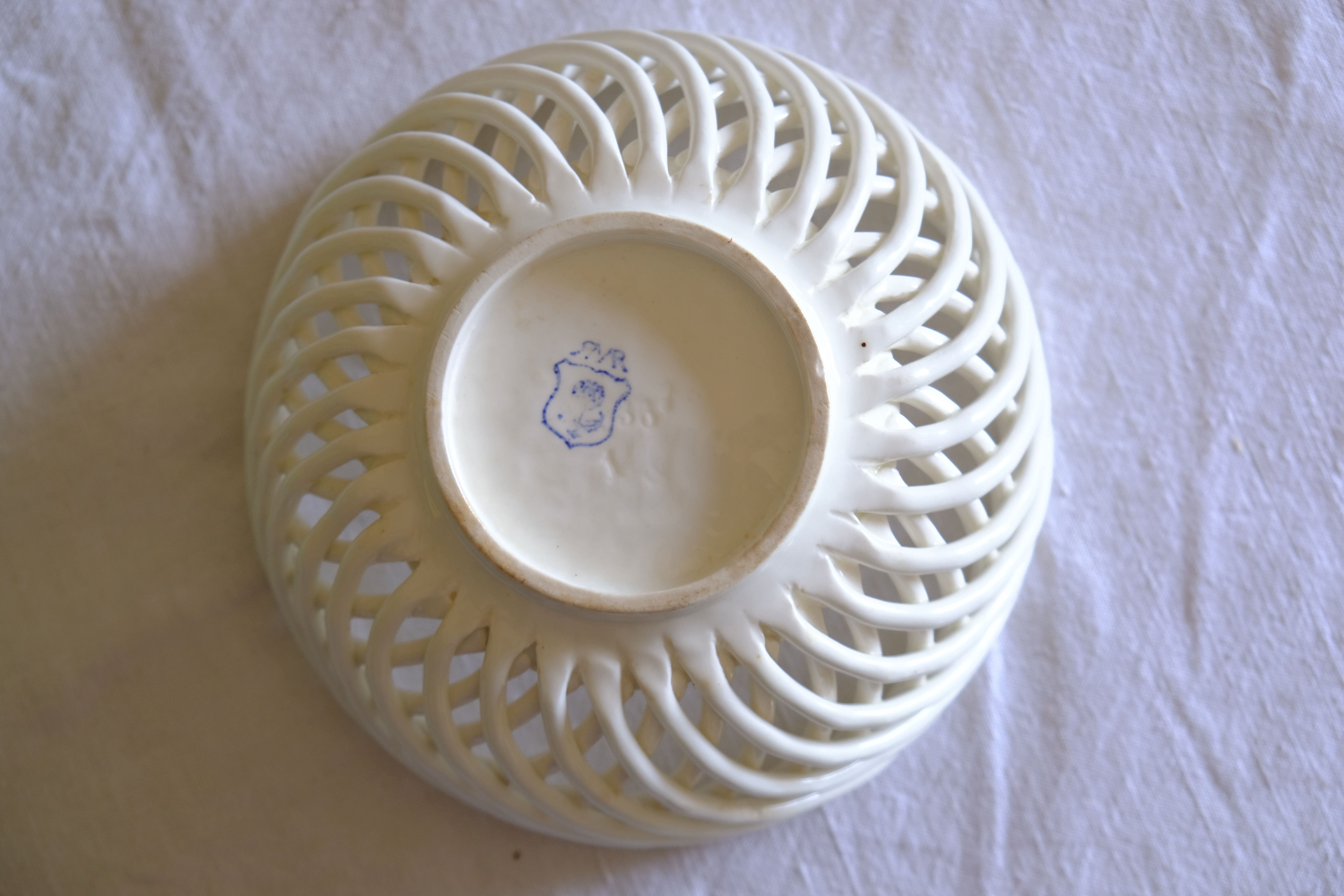 Cup fruit braided white twisted ceramic earthenware