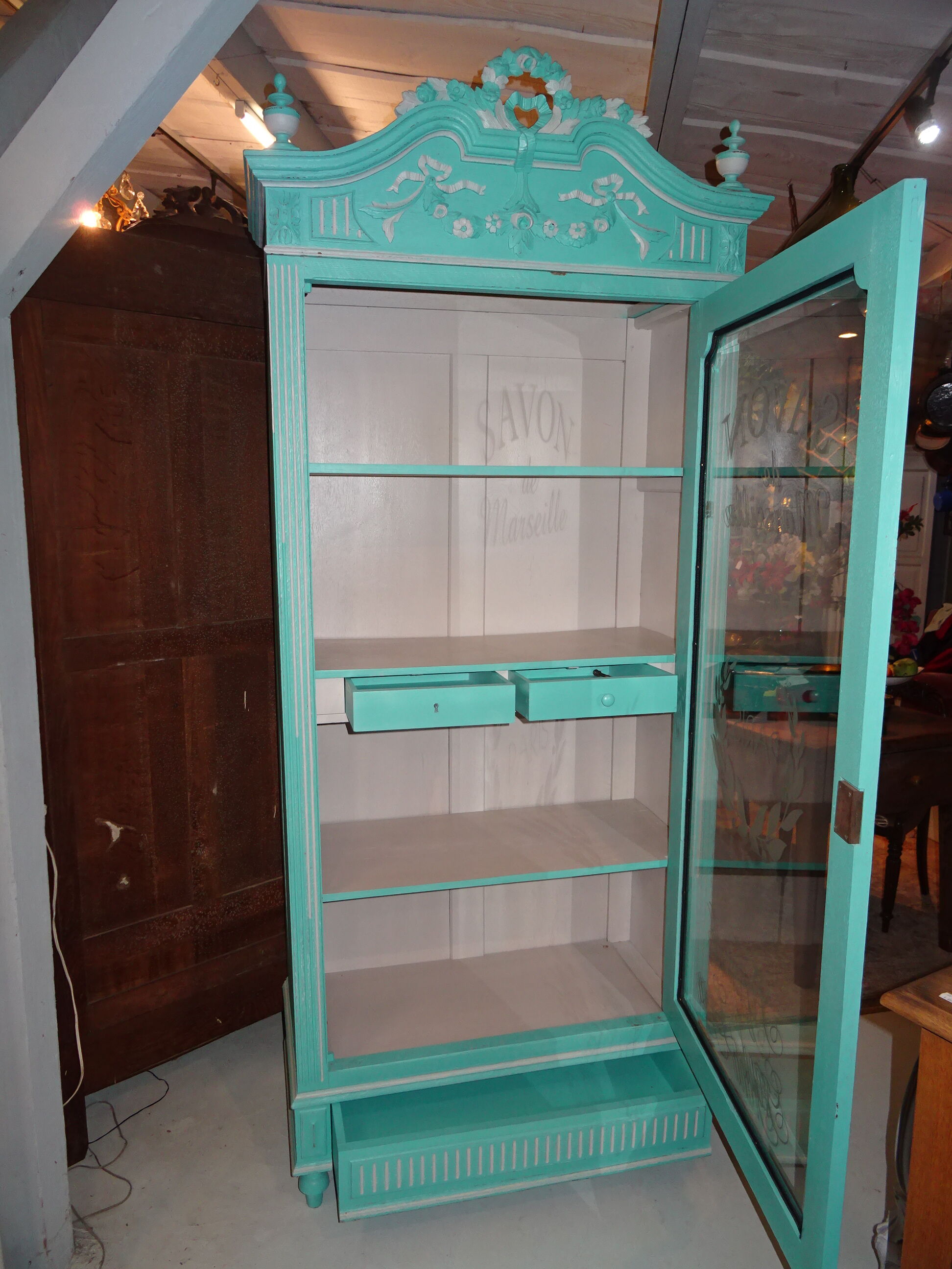Vitrine  savon de Marseille