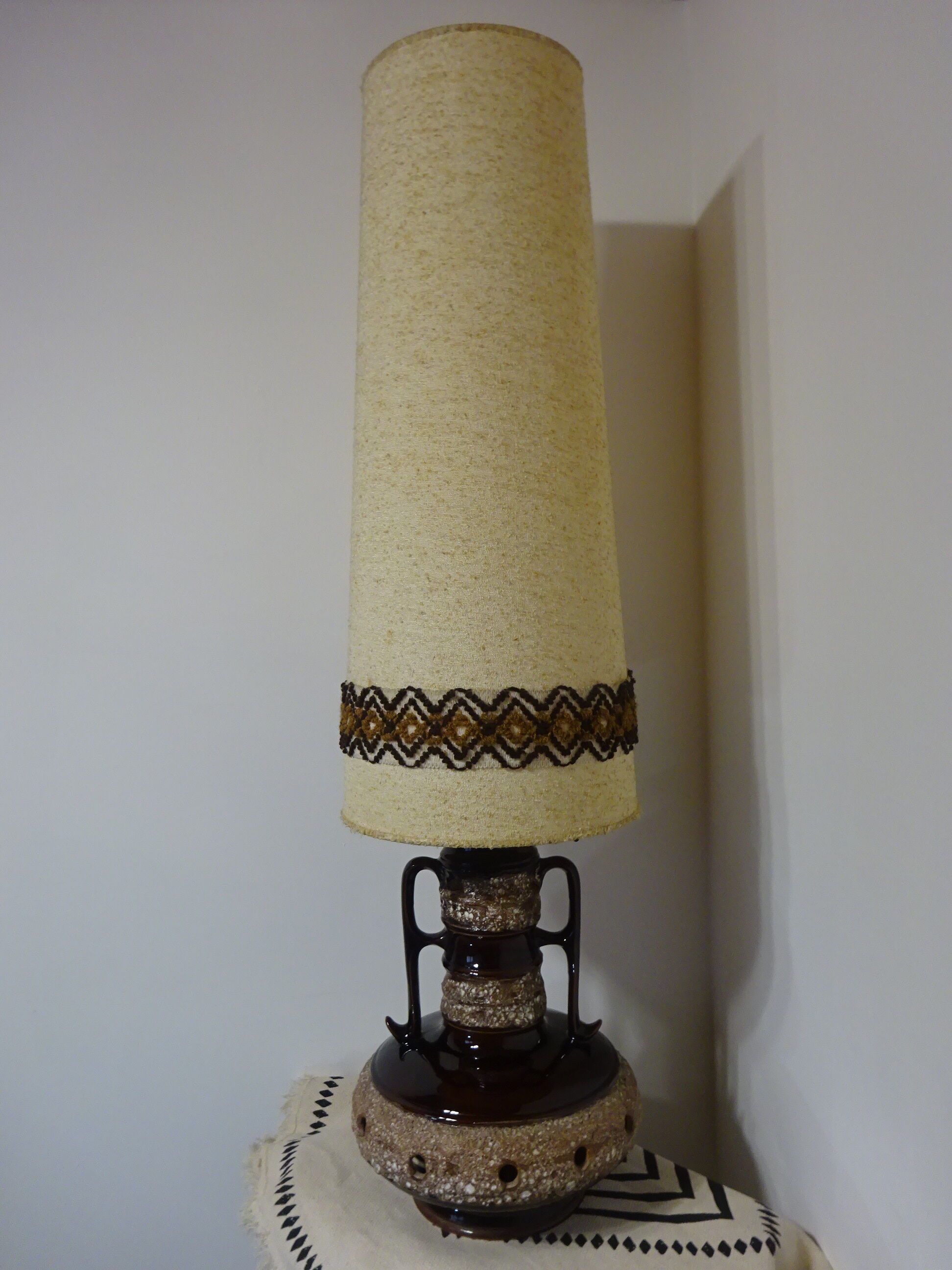 Table lamp, fat lava