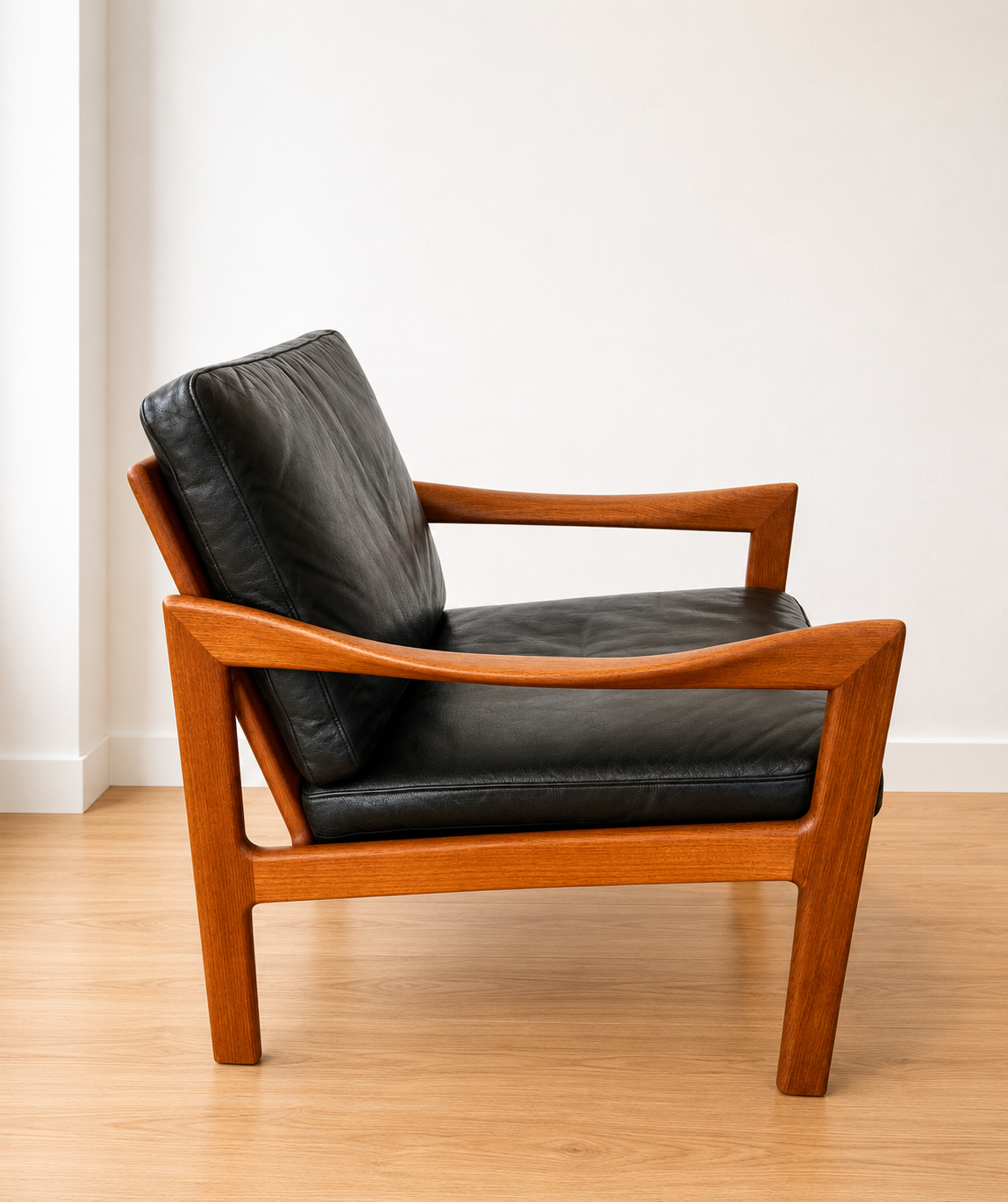 Vintage Danish Illum Wikkelsø teak lounge chair model 20