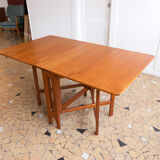 Scandinavian table with flaps