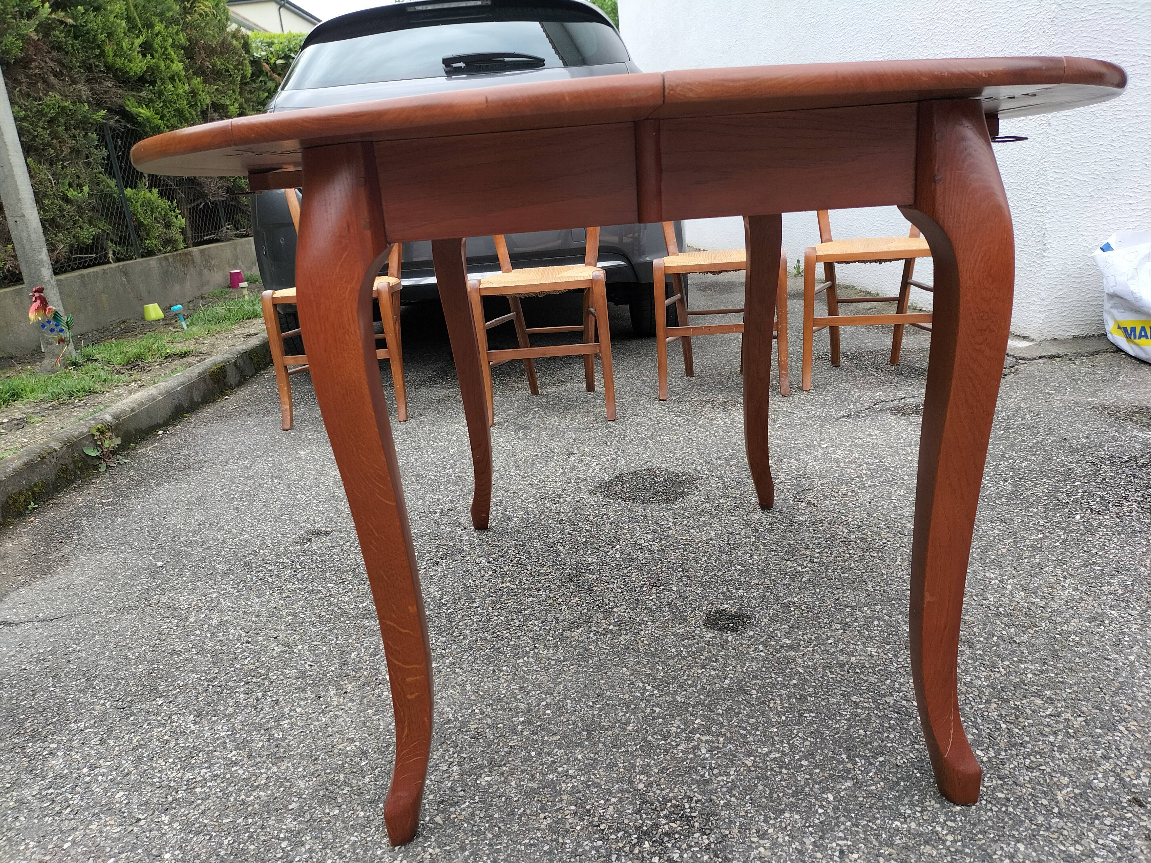 Round table in cherry tree and 4 chairs