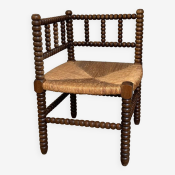 Corner chair in turned wood and straw seat, oak, late 19th – early 20th century, France