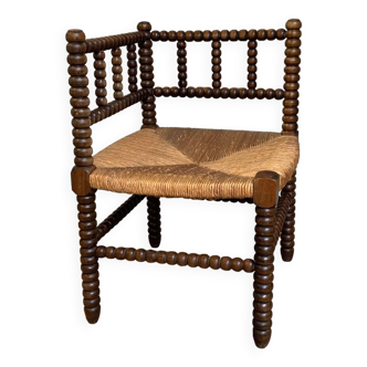 Corner chair in turned wood and straw seat, oak, late 19th – early 20th century, France