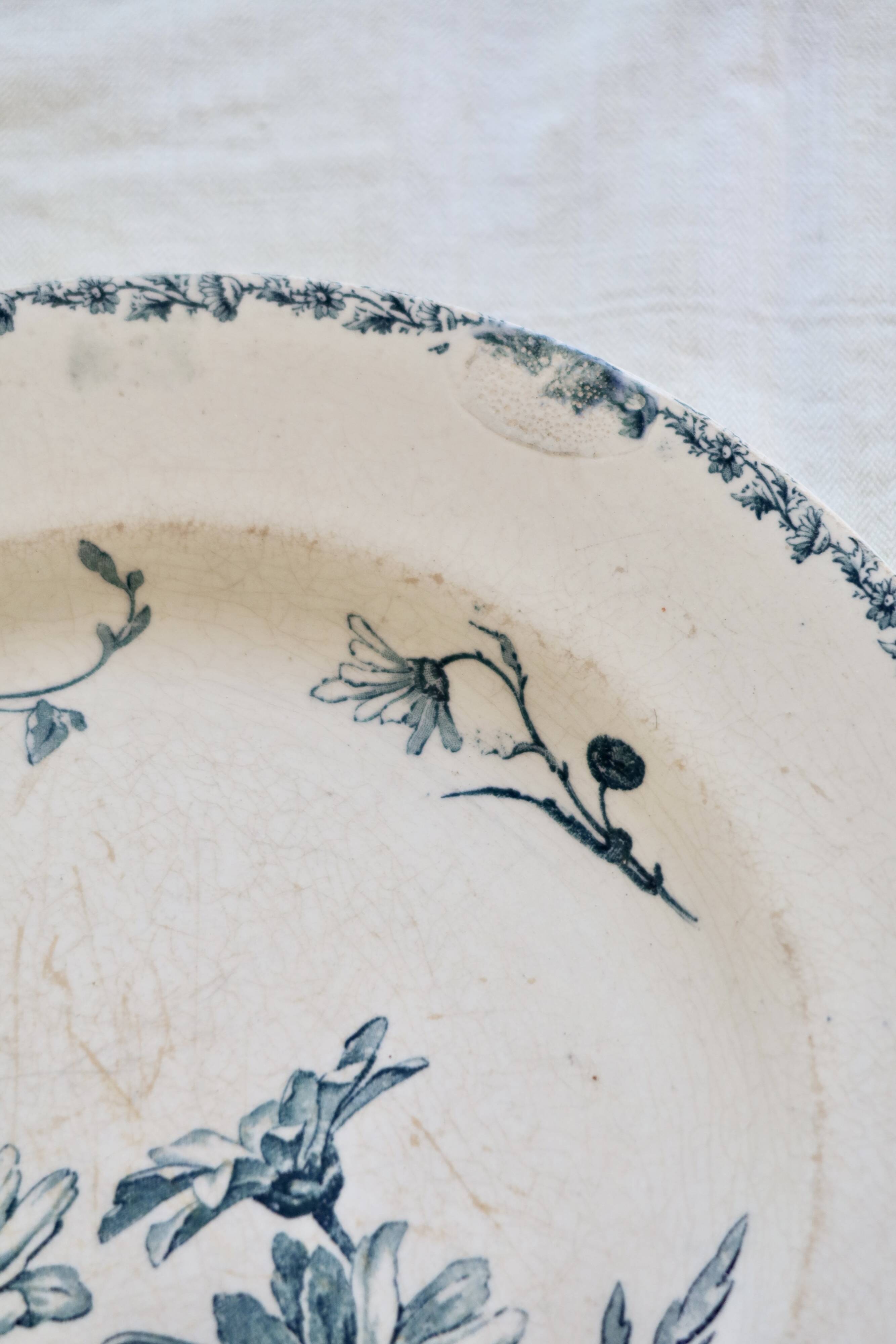 Antique flat plate, ironstone Lunéville K&G, Marguerite model.
