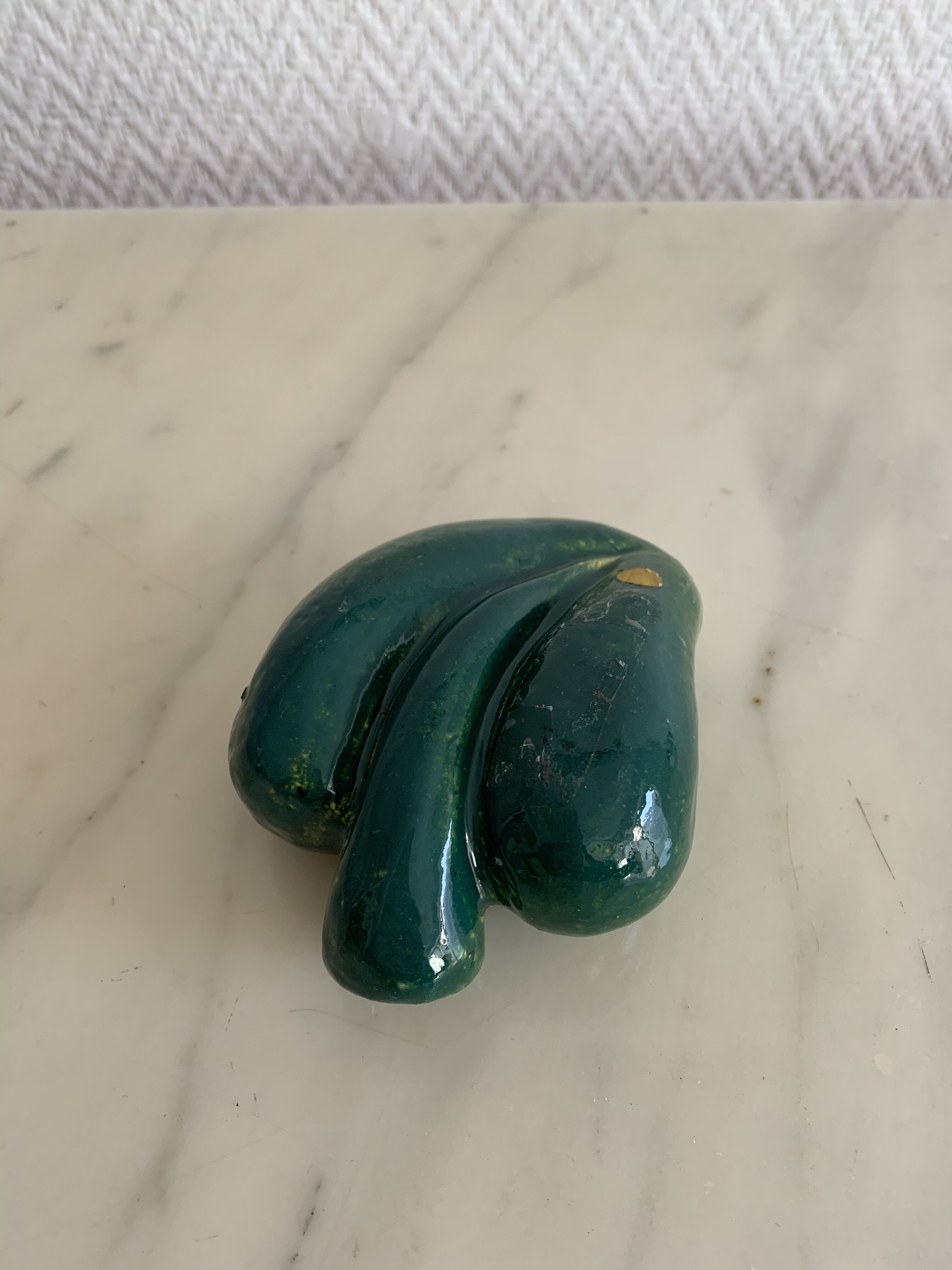 Green ceramic leaf ashtray
