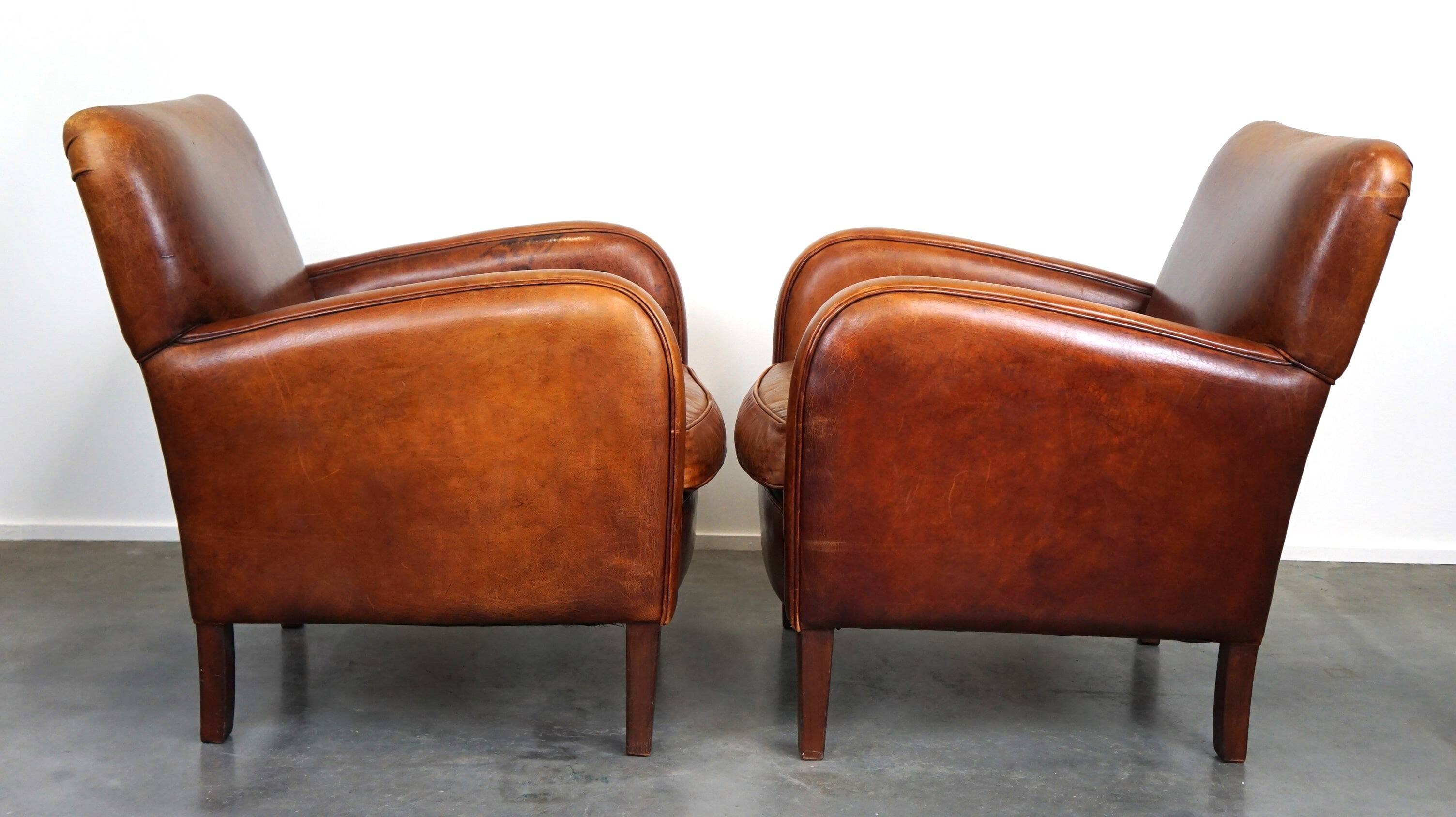 Set of 2 subtle sheepskin leather armchairs with a beautiful warm color scheme