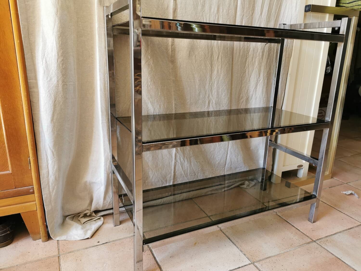 Étagère vintage métal chromé et verre fumé