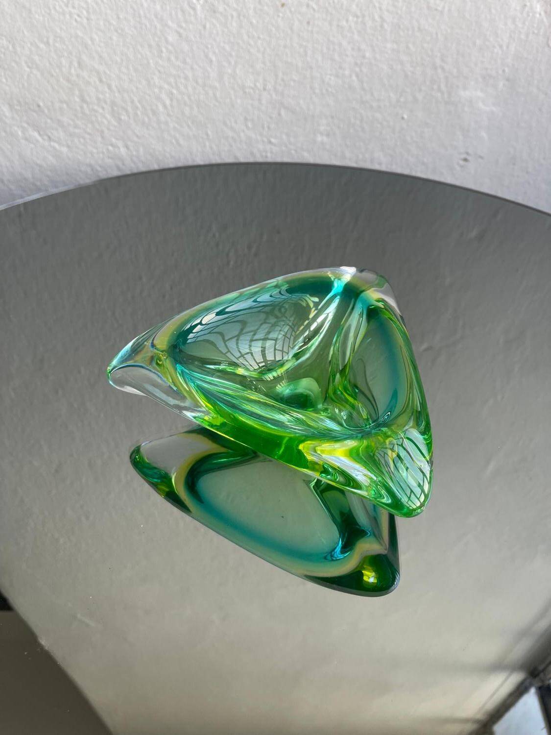 Acid Green Murano Glass Bowl, Mid-Century Modern, Italy, 1960s Decor