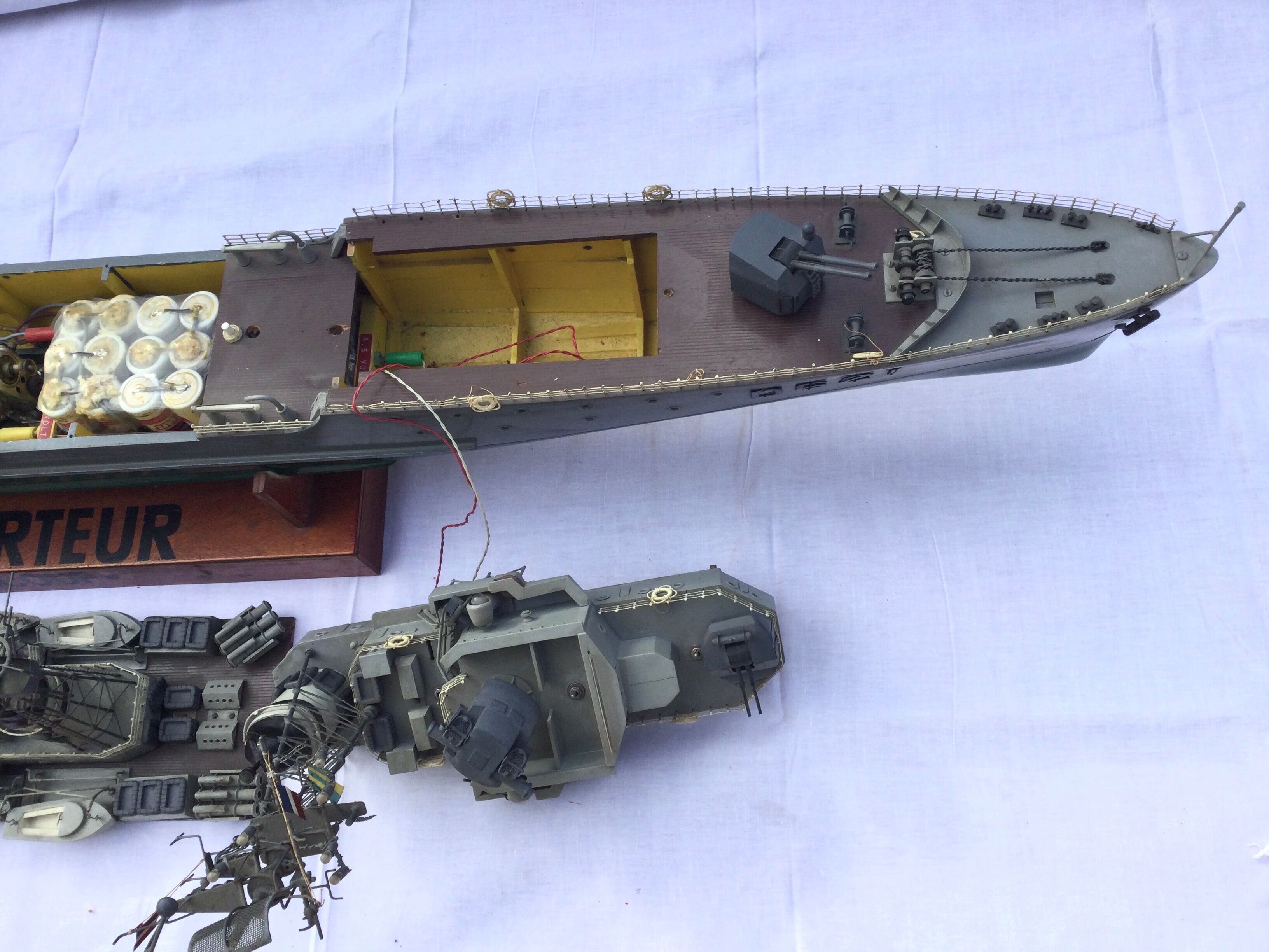 Model of boat surcouf wing escort