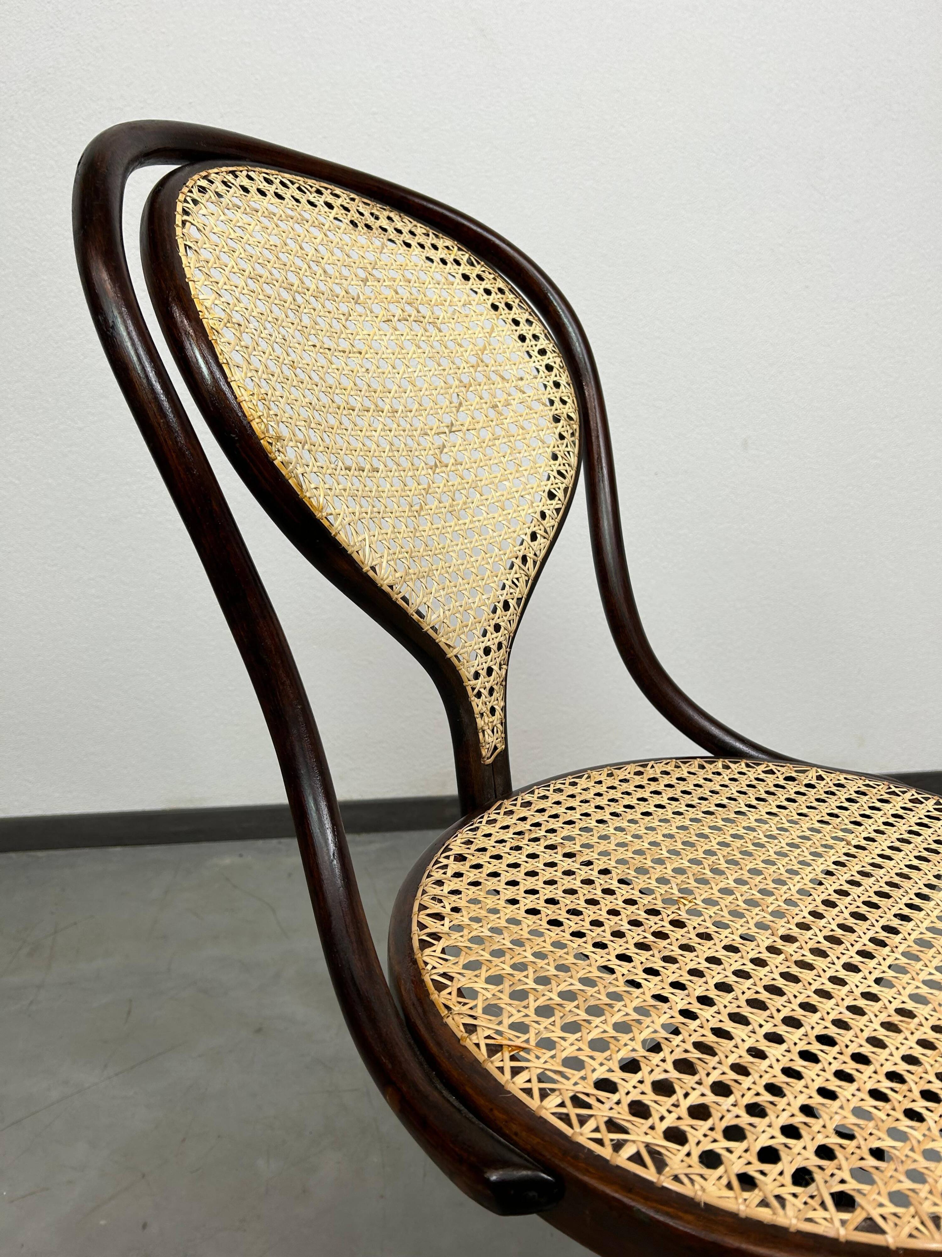Chaise pivotante en bois courbé n°9 par J.J.Kohn