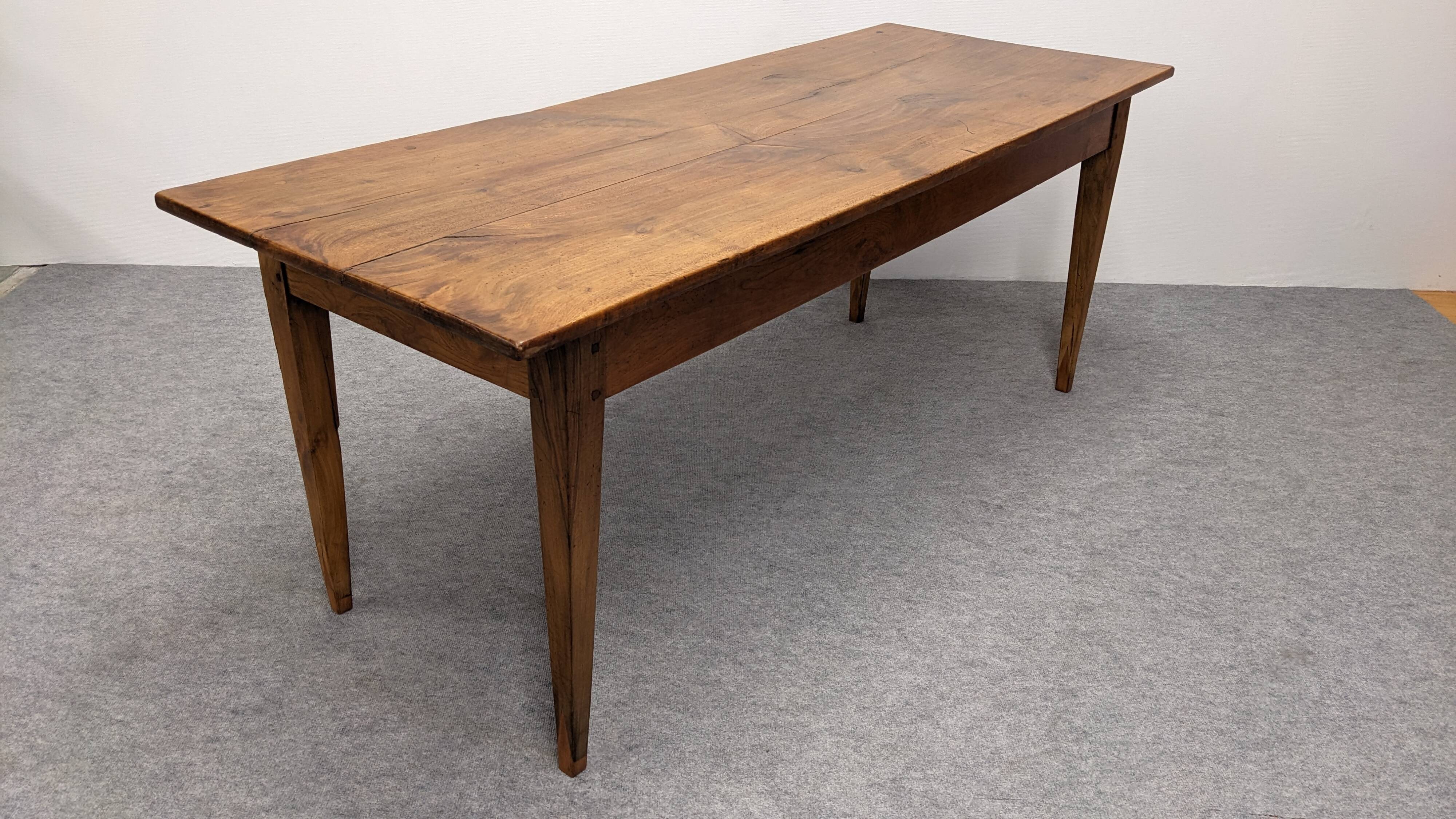 Burgundian farmhouse table in cherry wood, France early 19th century.