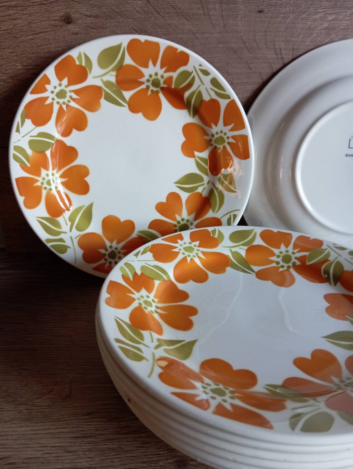 8 Digoin seventies floral dessert plates