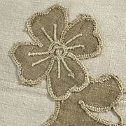 Coussin en toile ancienne avec ornement