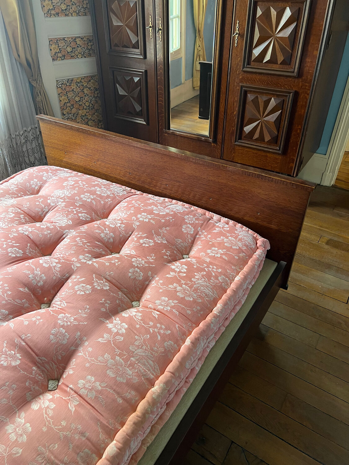 Double bed Louis XIII style