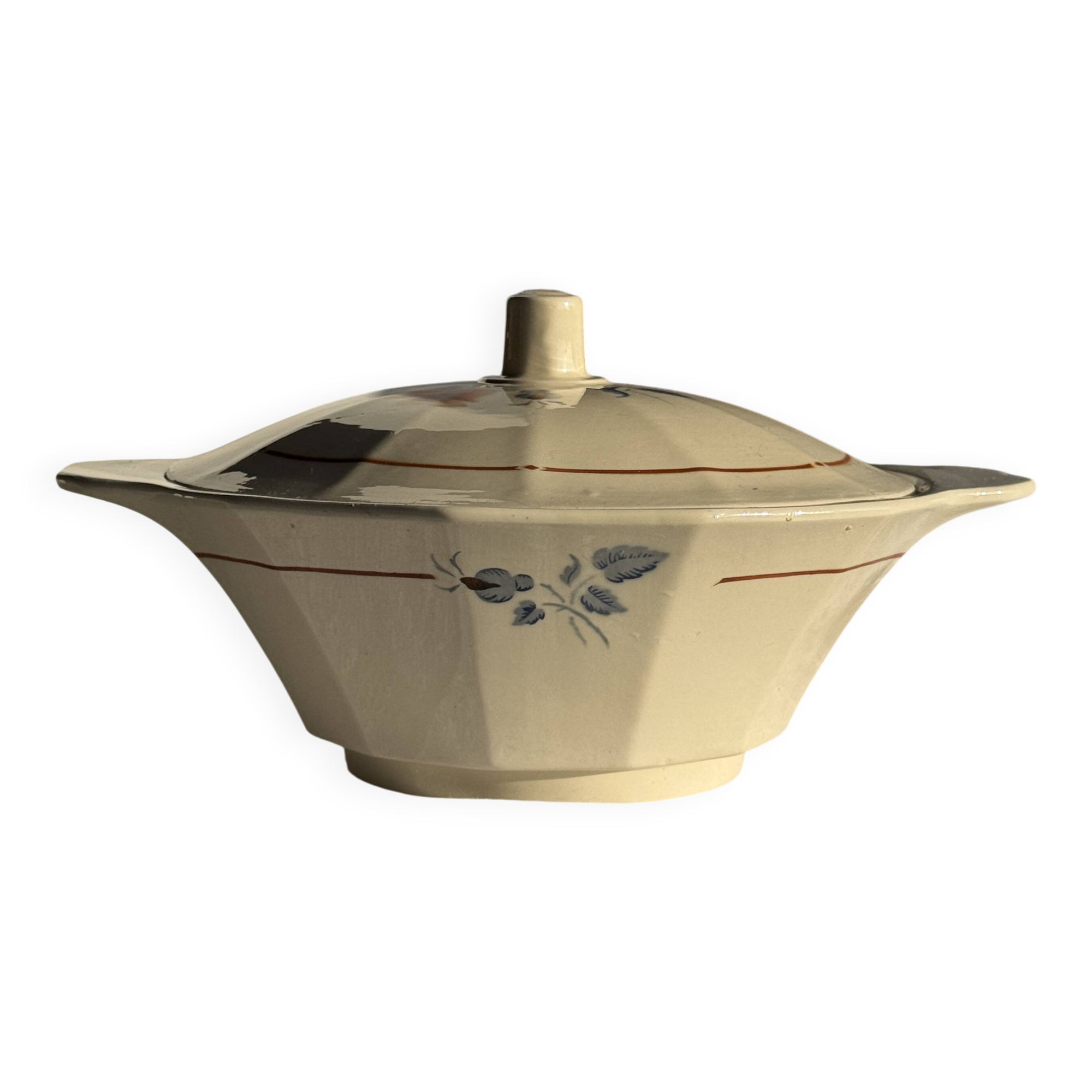 Antique Sarreguemines soup tureen with lid, rose pattern, D33 H28.