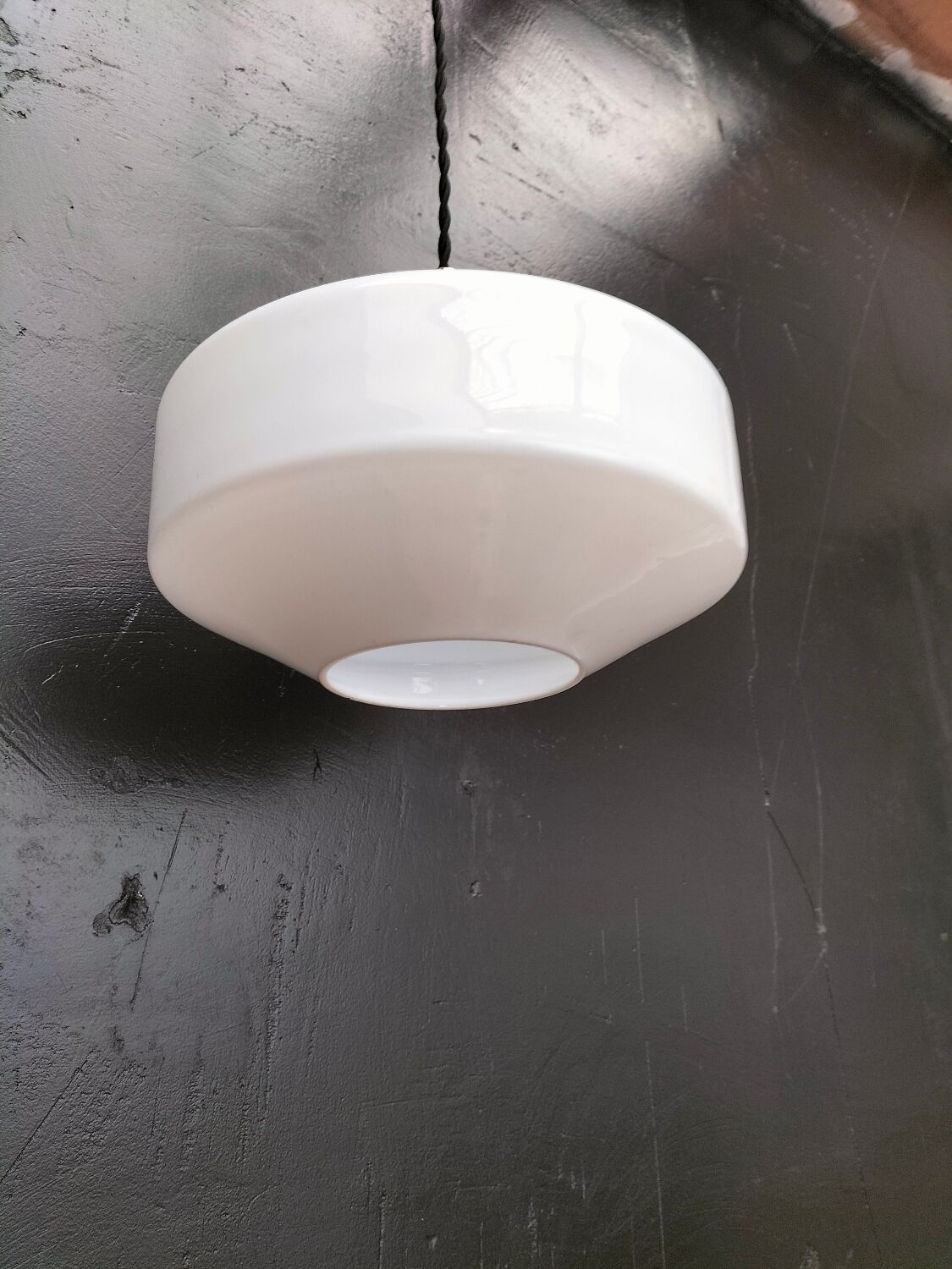 Opaline suspension