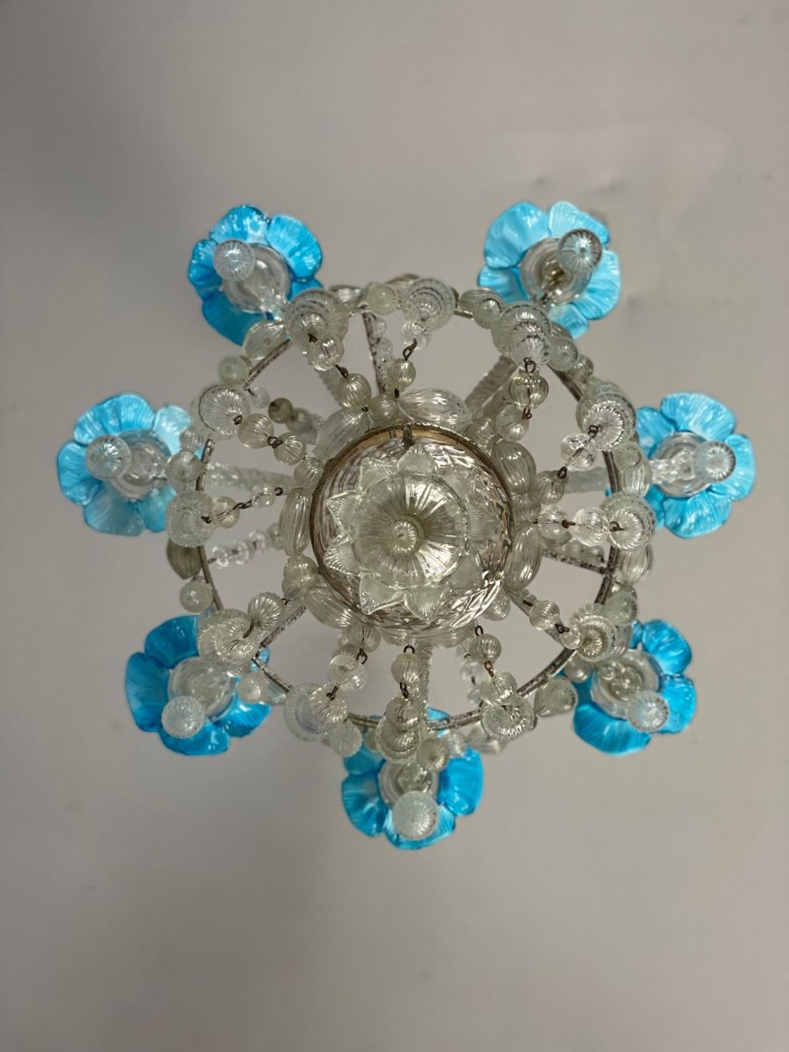 Venetian chandelier in murano glass, bag of pearls