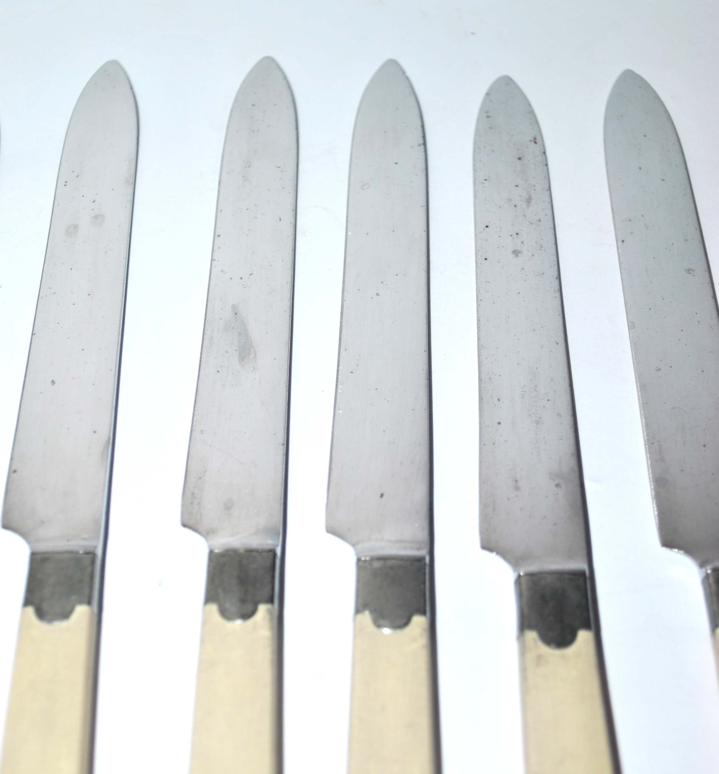 Series of 6 retro table knives in steel and ivory cracked lacquer 1940