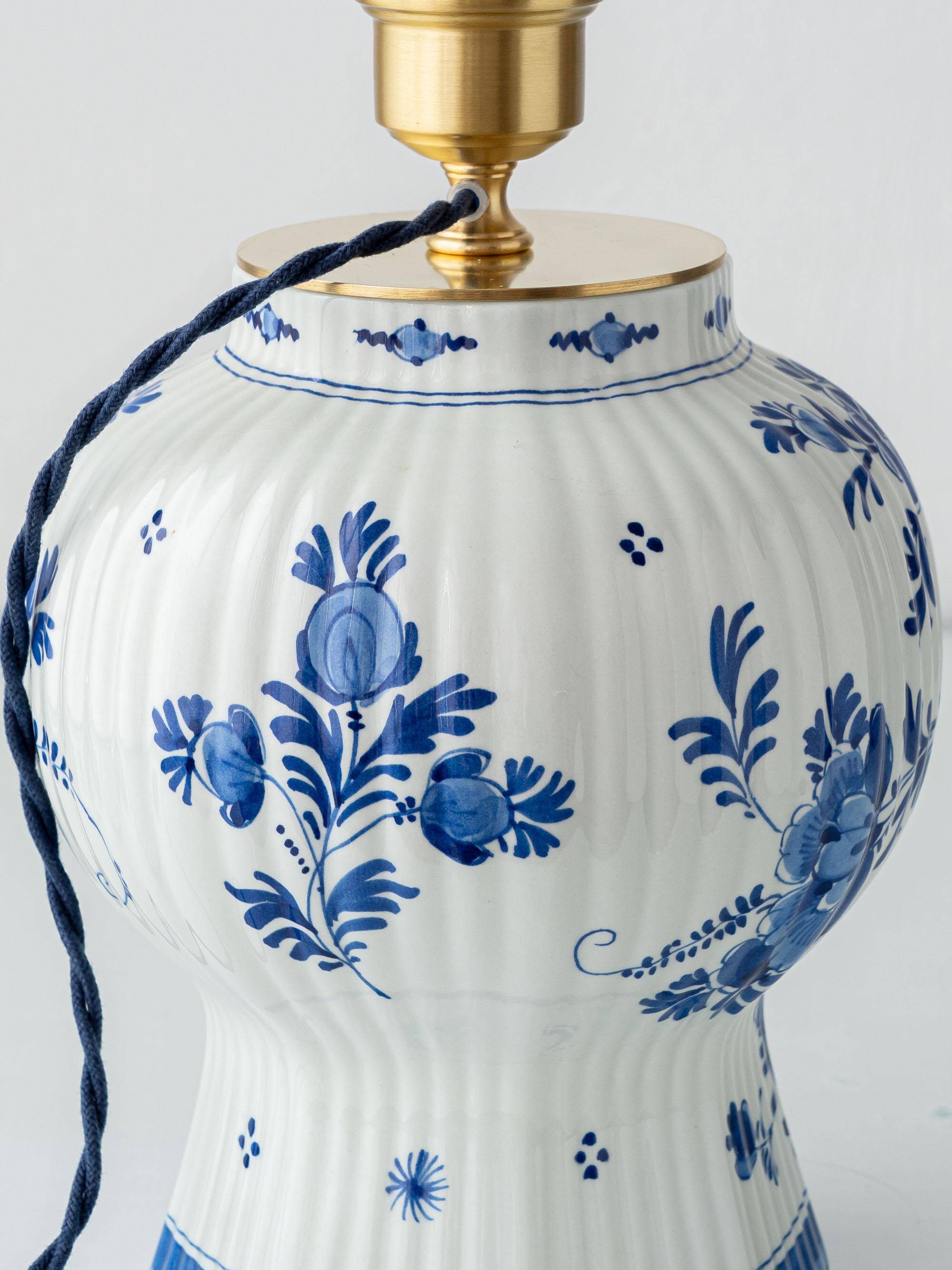 Royal Delft blue ceramic lamp, 1971, new pistachio silk shade.