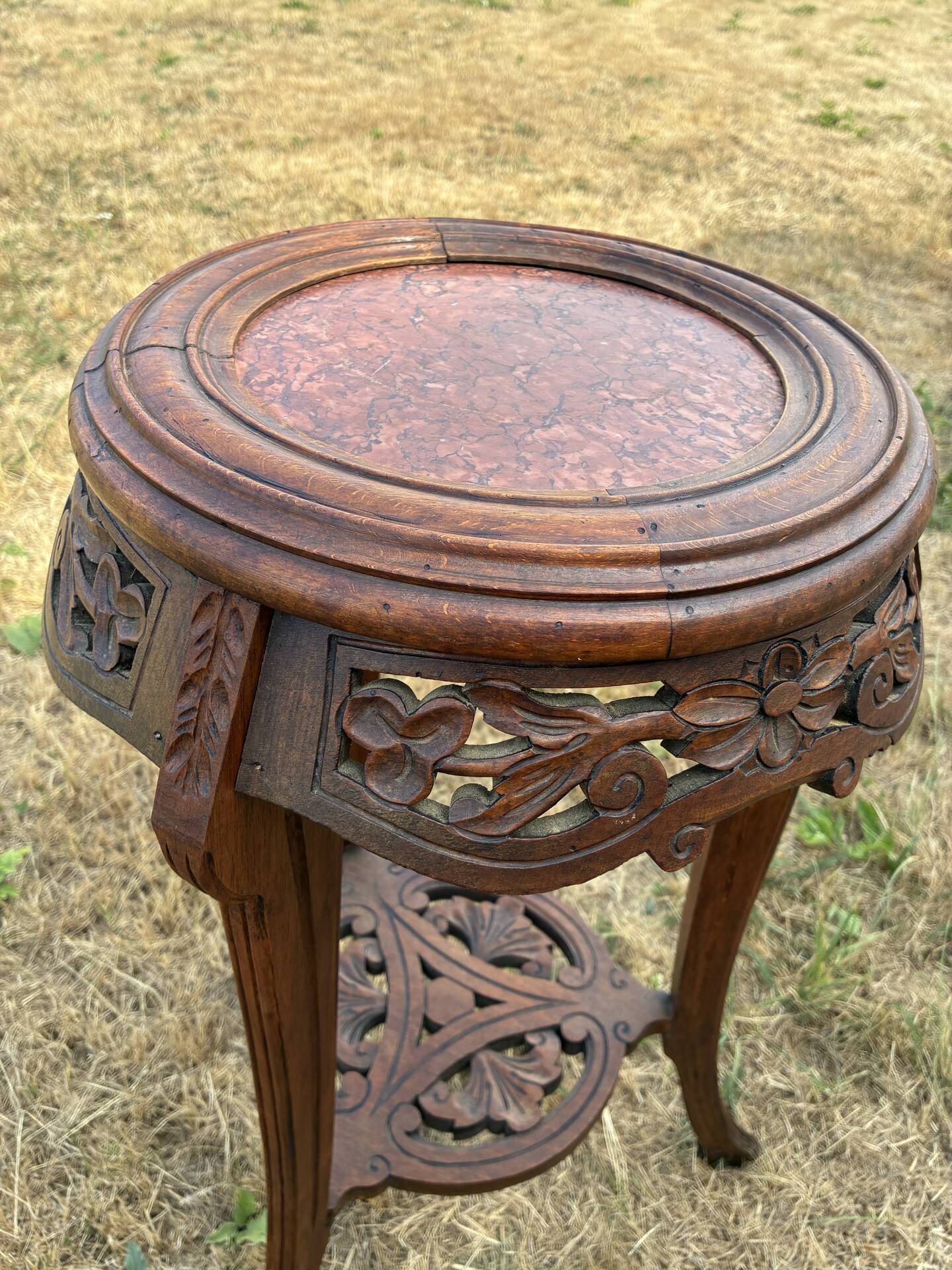 Guéridon or side table from the 1930s.
