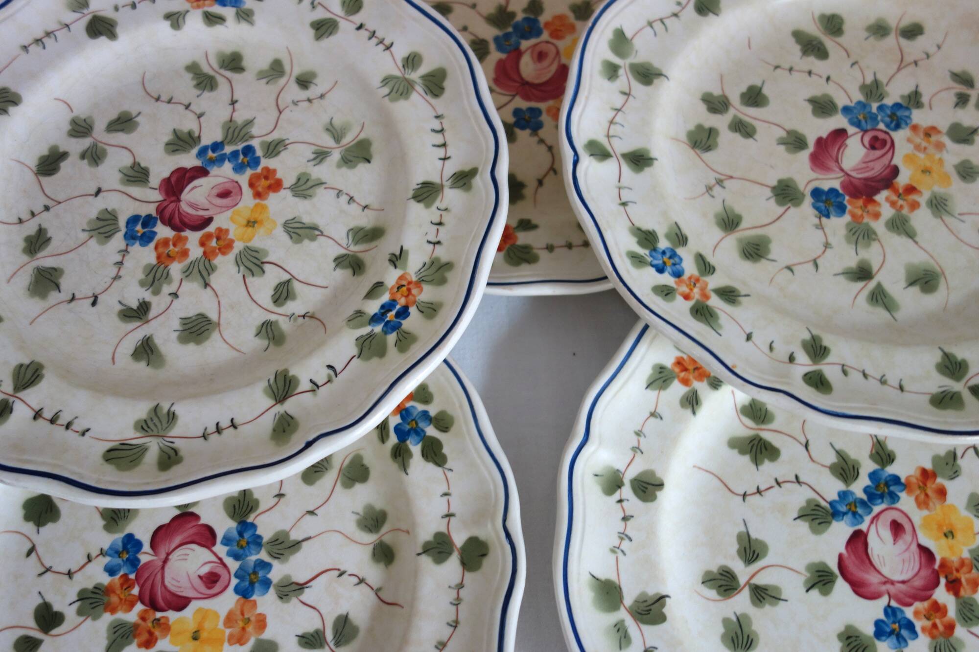 12 old Longchamp flat plates with floral decoration