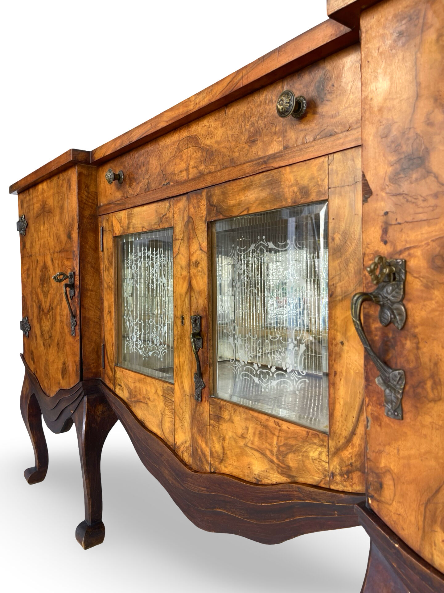 Buffet en noyer burr italien, années 1930.