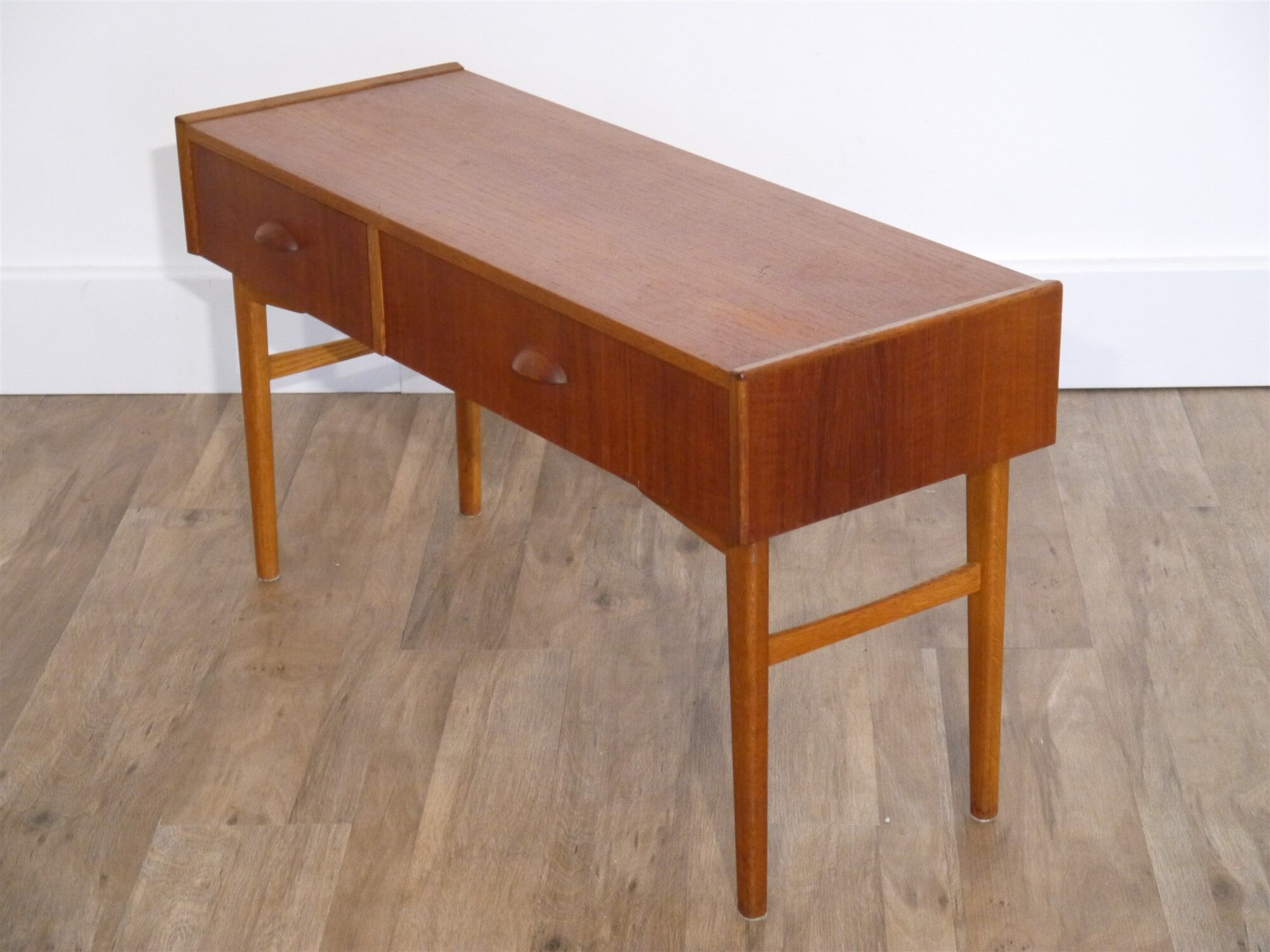 Meuble d'appoint vintage scandinave en teck