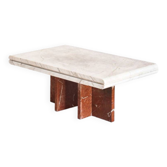 Table basse ou table d'appoint vintage. Marbre. France, années 60.