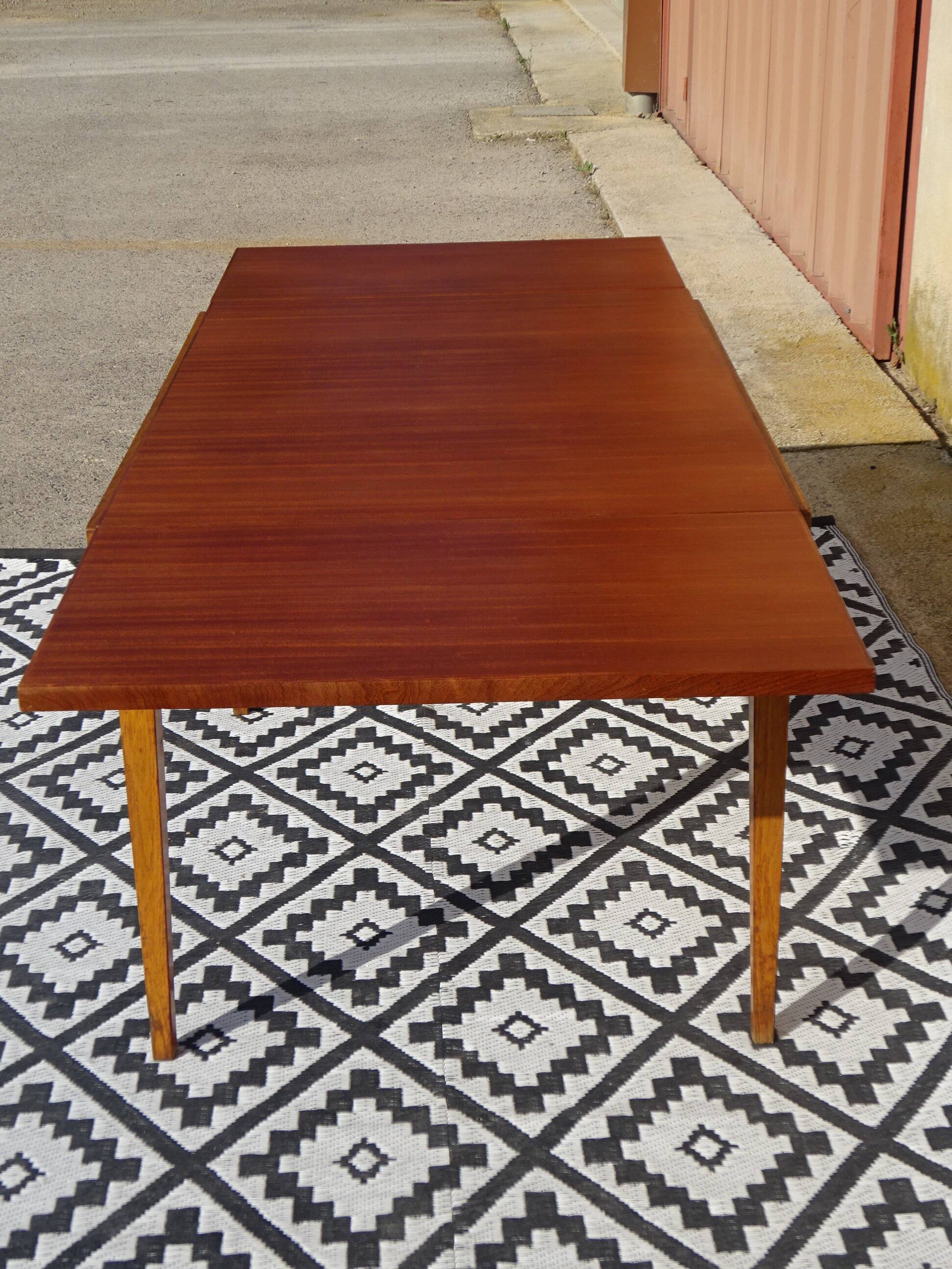 Table vintage en bois avec pieds compas