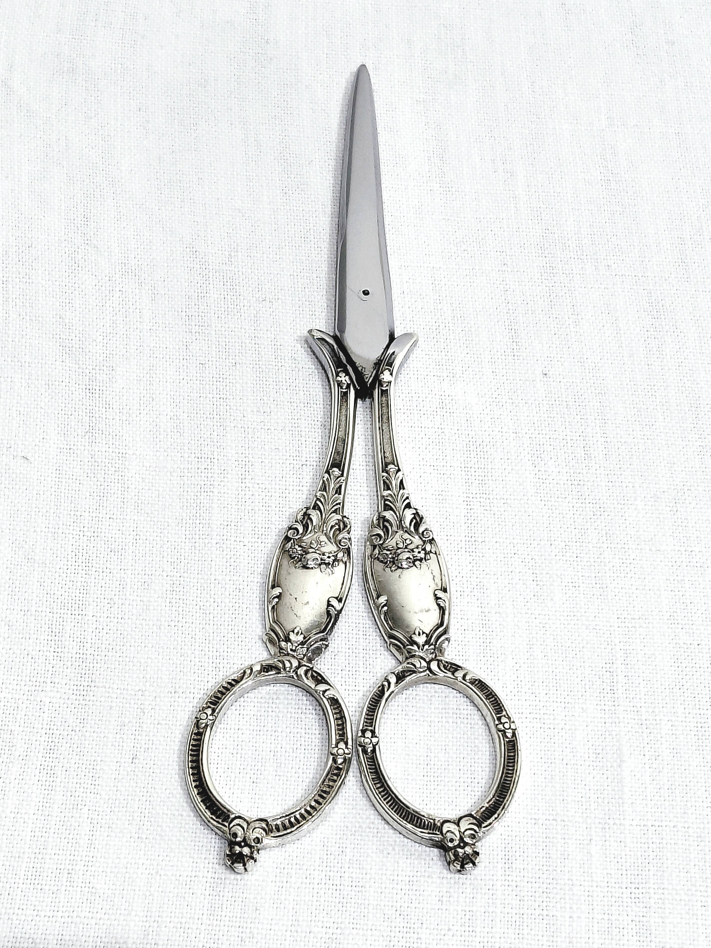 Eugène Schifferlet - Pair of grape scissors in silver