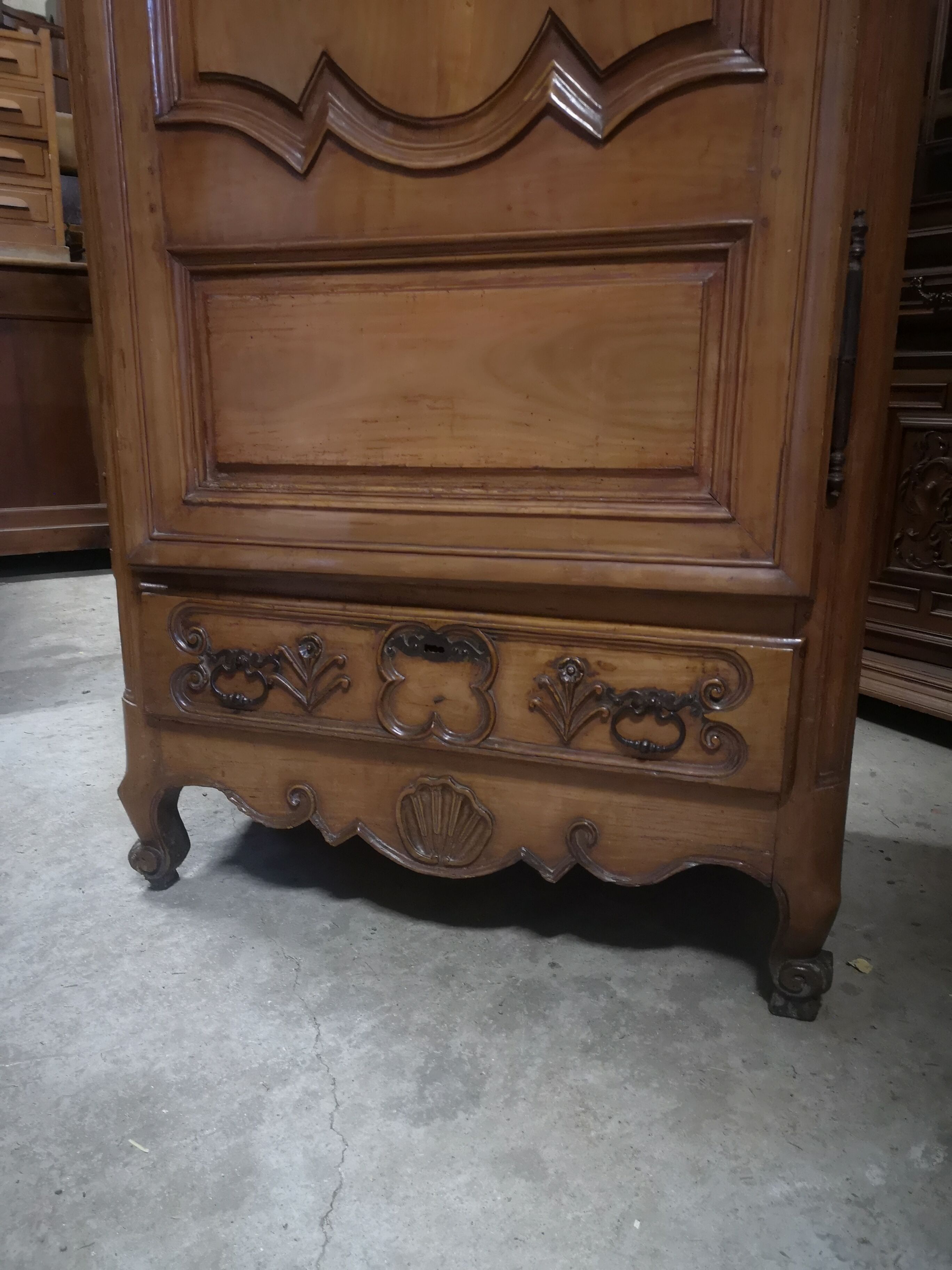 Louis XV style bonnetière