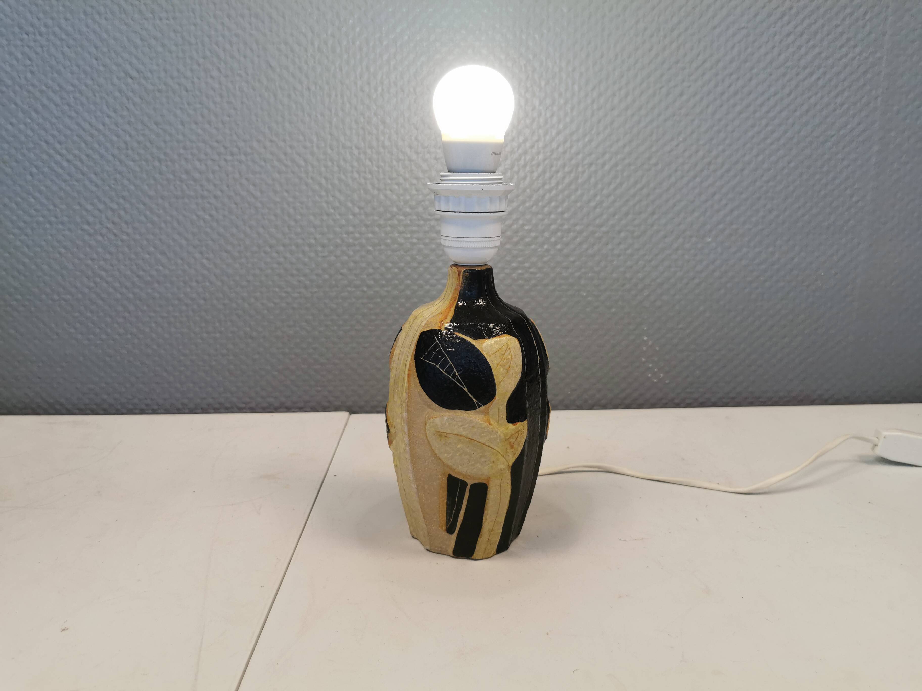 Rare tulip Søholm table lamp in ceramic by Noomi Backhausen 1970s.