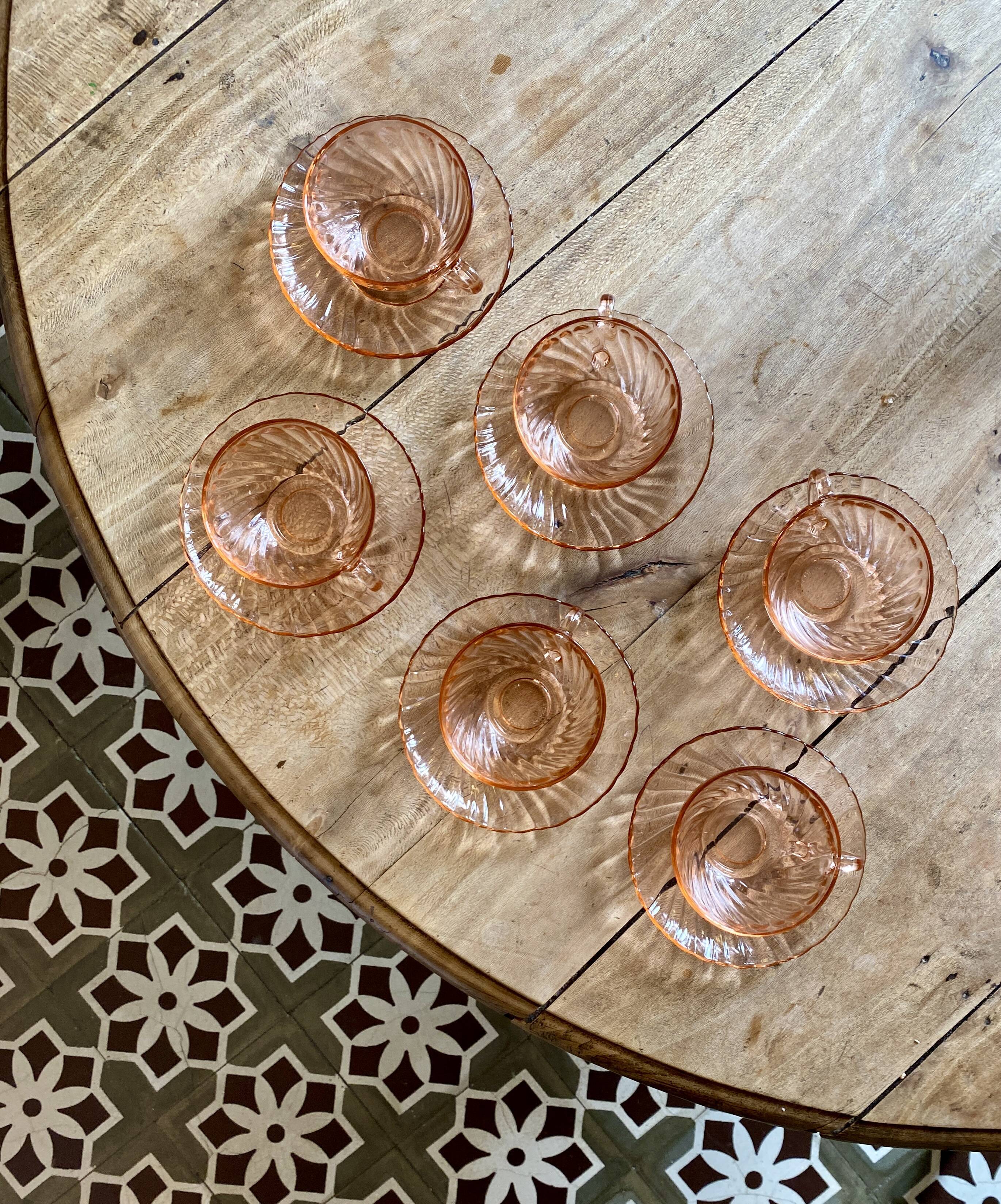 Set of 6 cups and vintage saucer in rosaline from Arcoroc