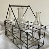 4 graduated bottles in their bottle holder