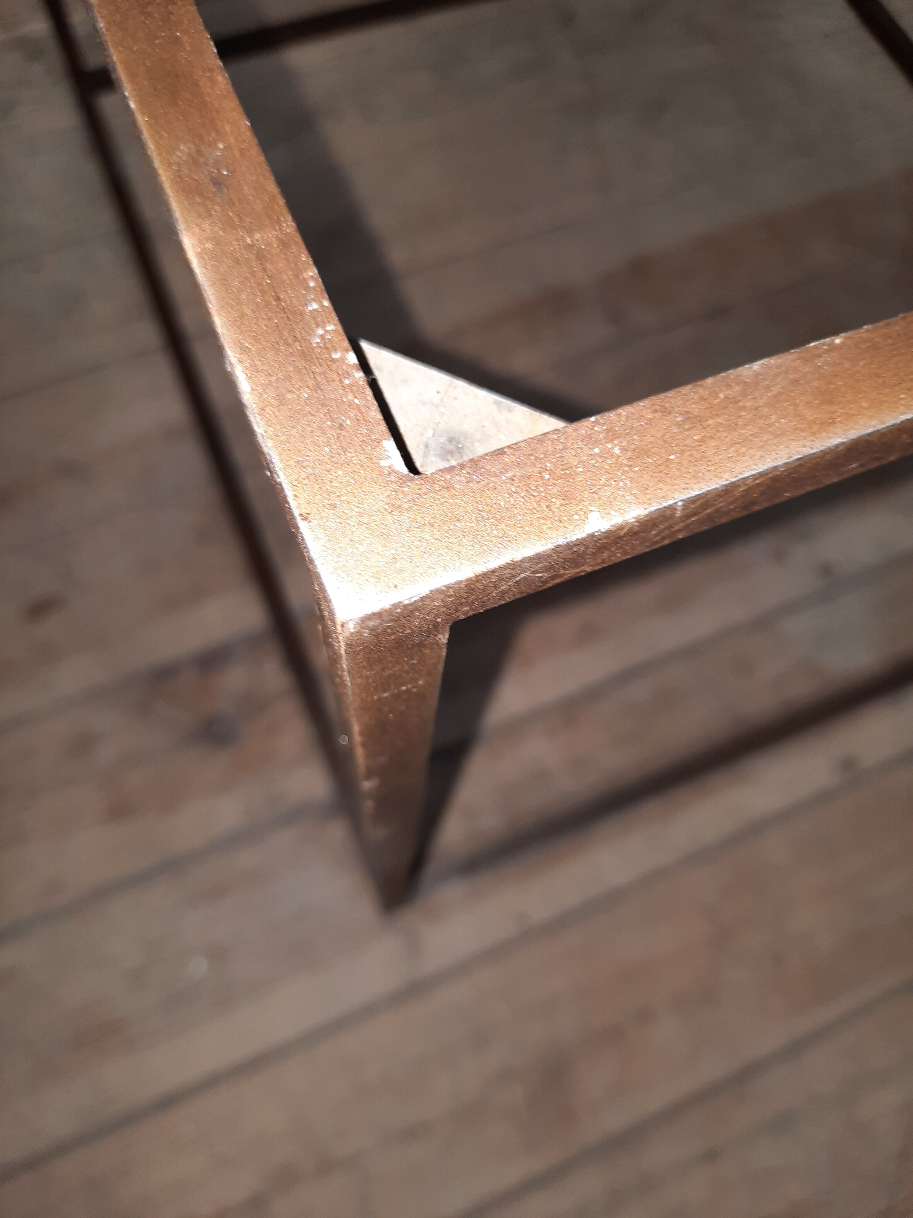 Pair of metal and cement sofa tips