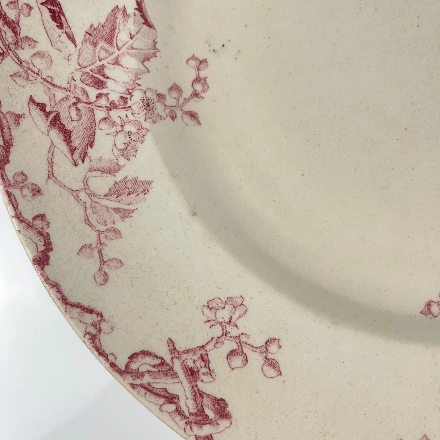 Round plate KG Lunéville "Fontainebleau", pink, late 19th century, ironstone