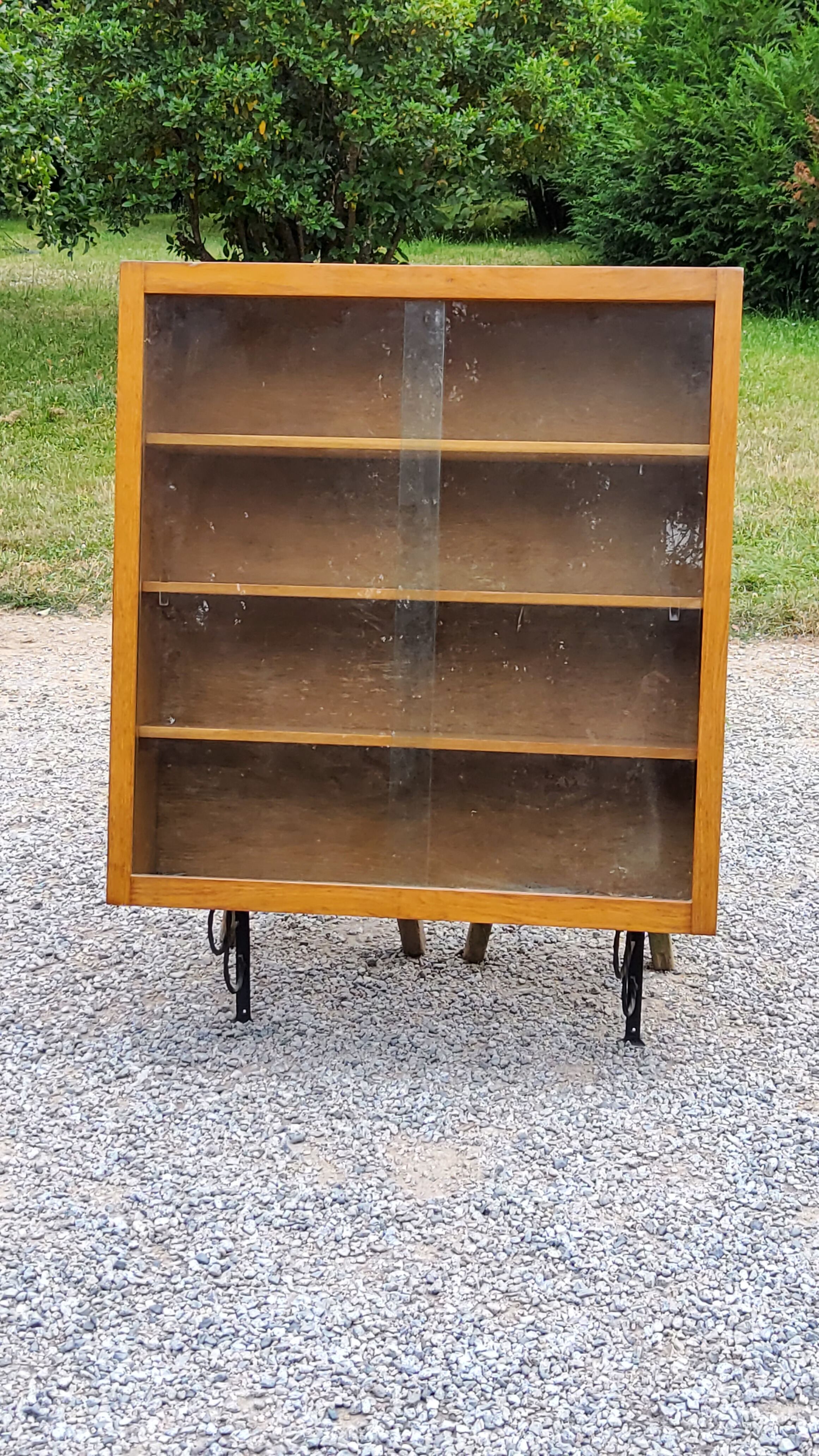 Wall display case from the 50s in solid blond oak