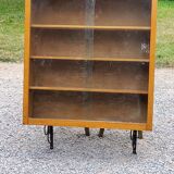 Wall display case from the 50s in solid blond oak