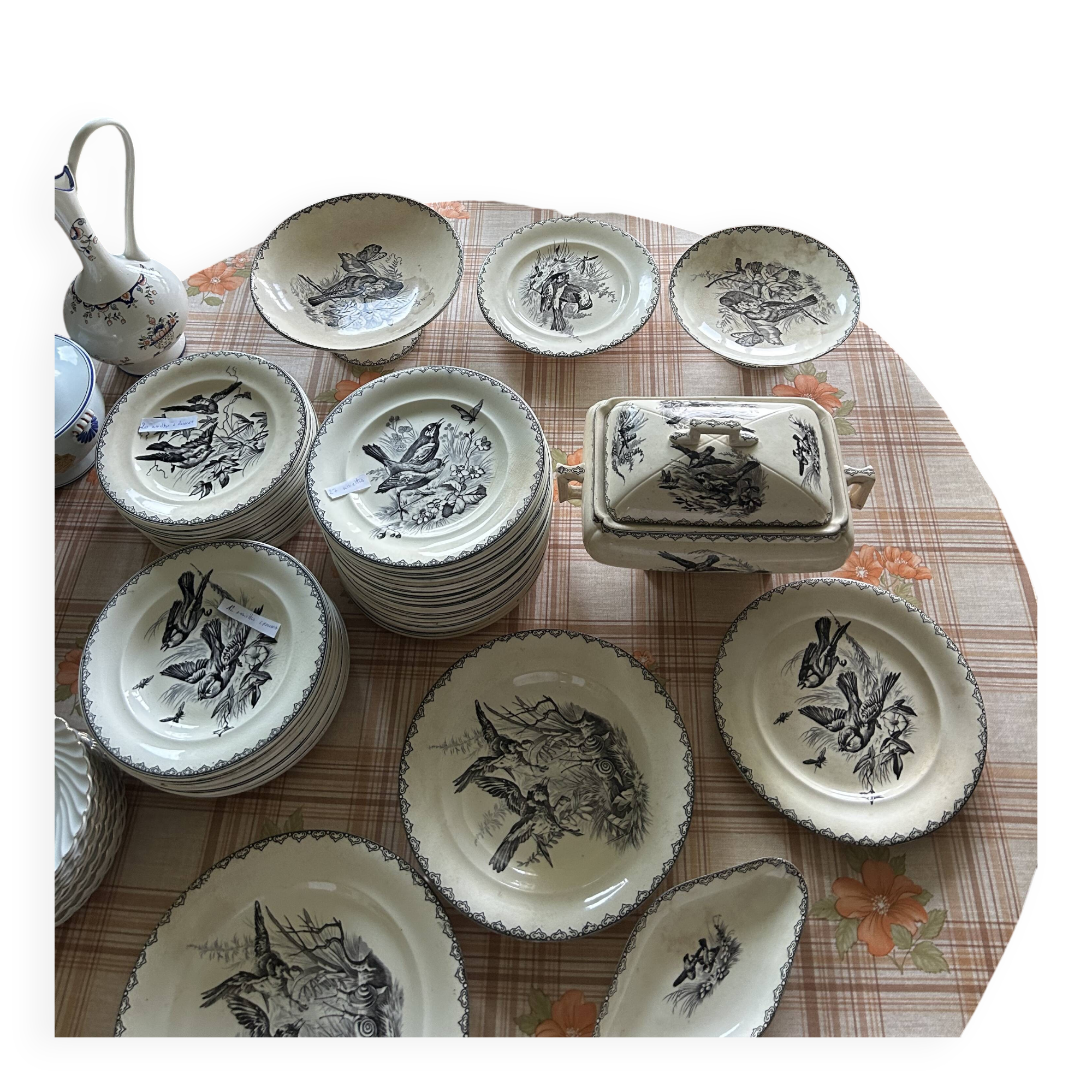 Clairefontaine tableware service, earthenware with bird decoration.