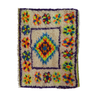 Colorful berber carpet 83 x 61 cm