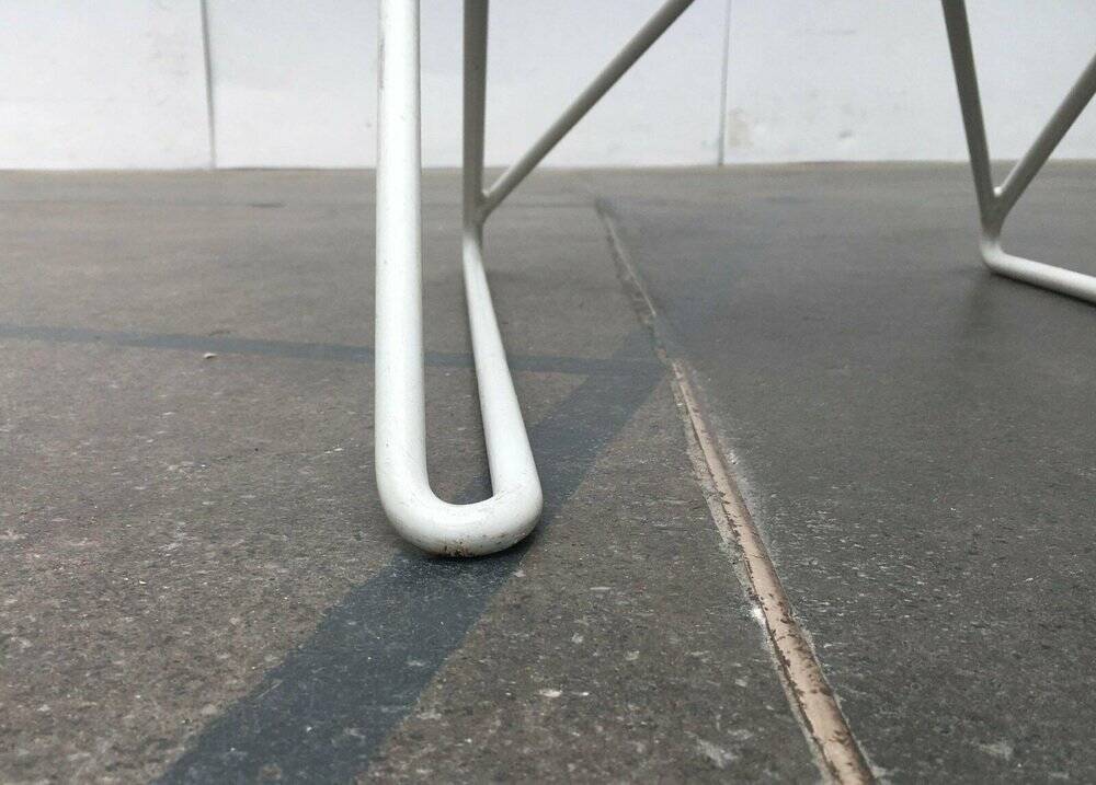 White postmodern Kreuzschwinger chairs by Till Behrens for Schlubach, 1980s, set of 3.