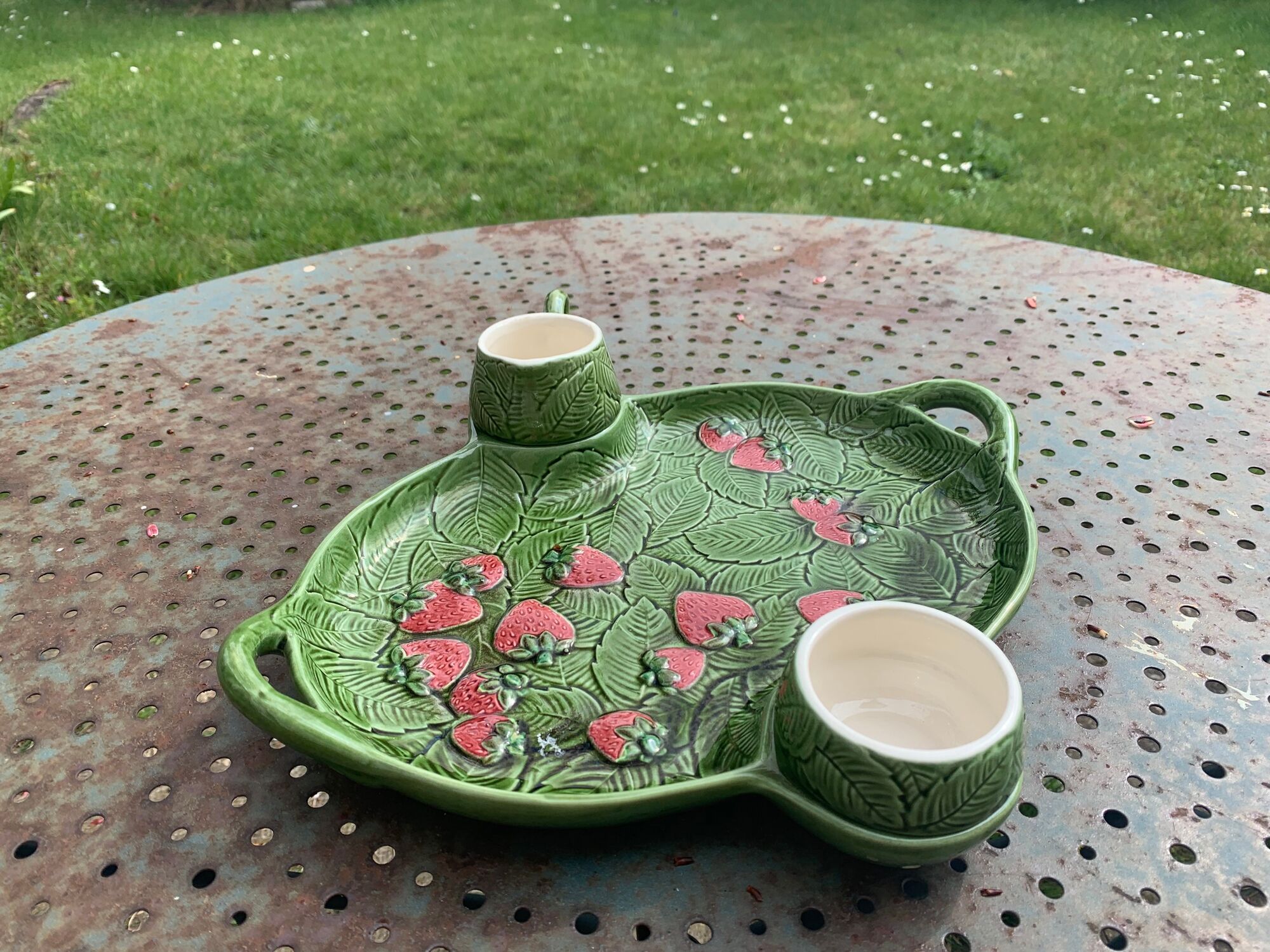 Slurry dish for red fruits, cream pot and vintage sugar bowl