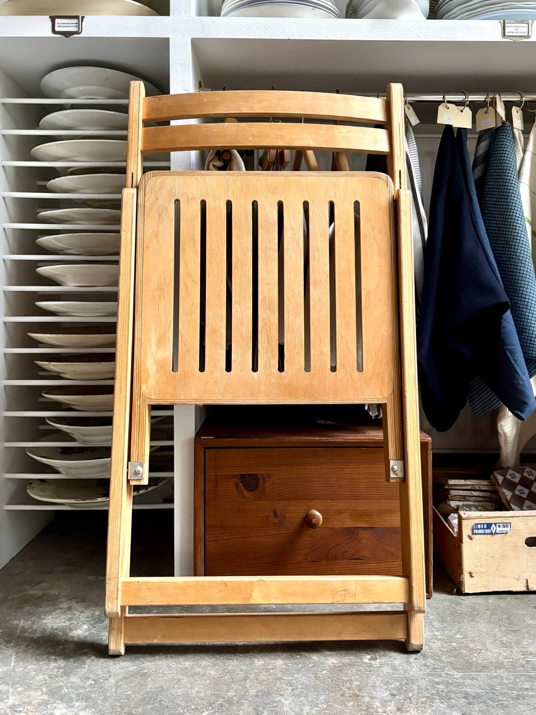 Folding chair in light wood