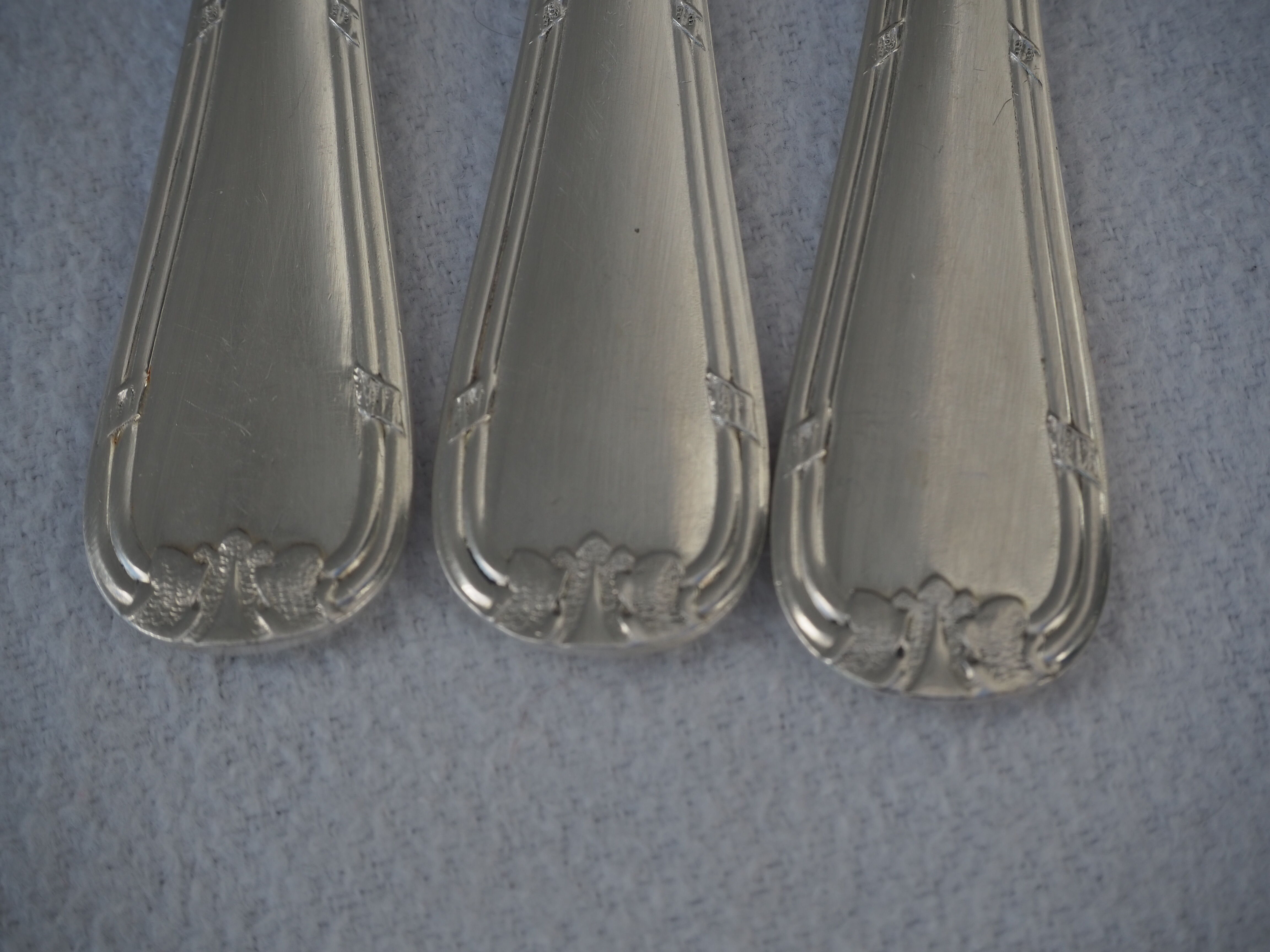 Fish service and its 6 silver-plated cutlery, crossed ribbon model